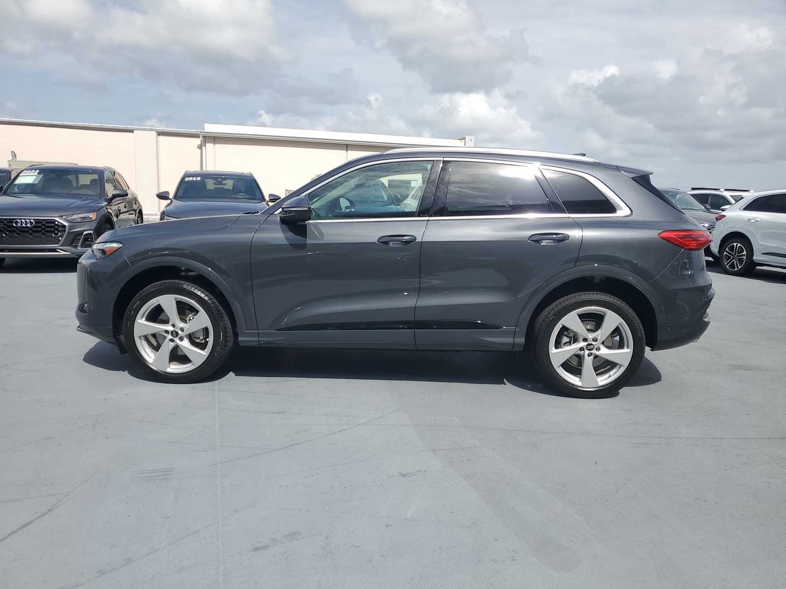 Thumbnail: 2025 Audi Q5 - 3