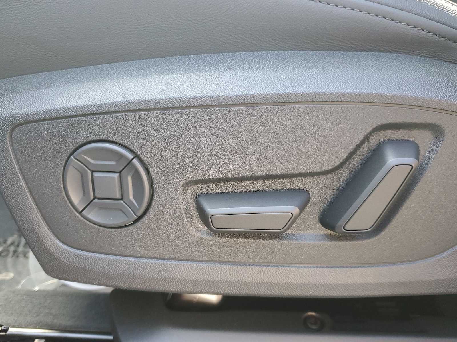 Thumbnail: 2025 Audi Q3 - 13