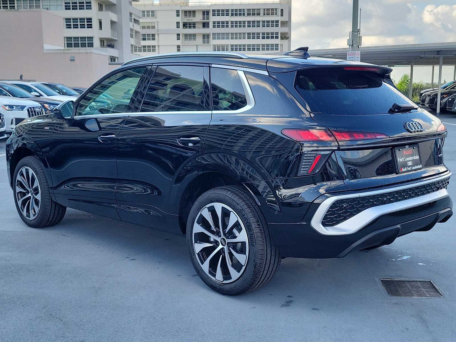 Thumbnail: 2026 Audi Q3 - 4