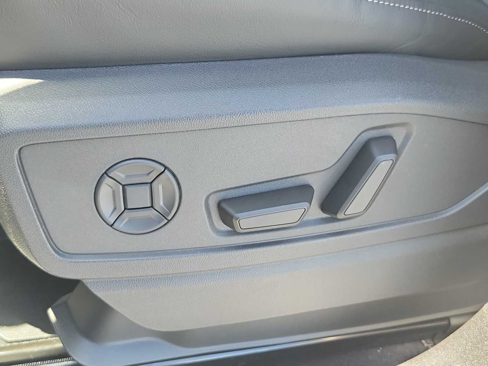 Thumbnail: 2025 Audi Q5 - 16