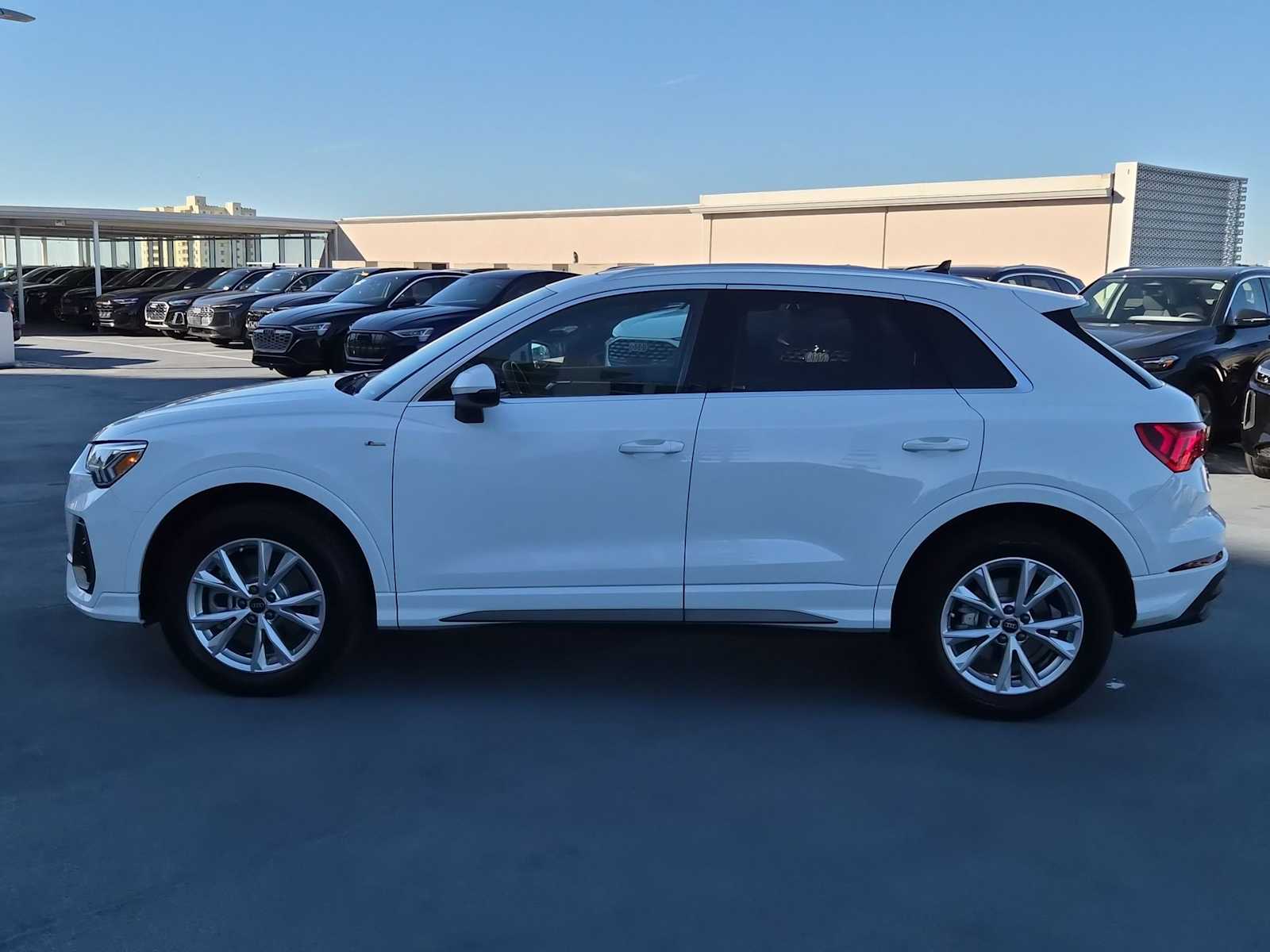 Thumbnail: 2025 Audi Q3 - 3