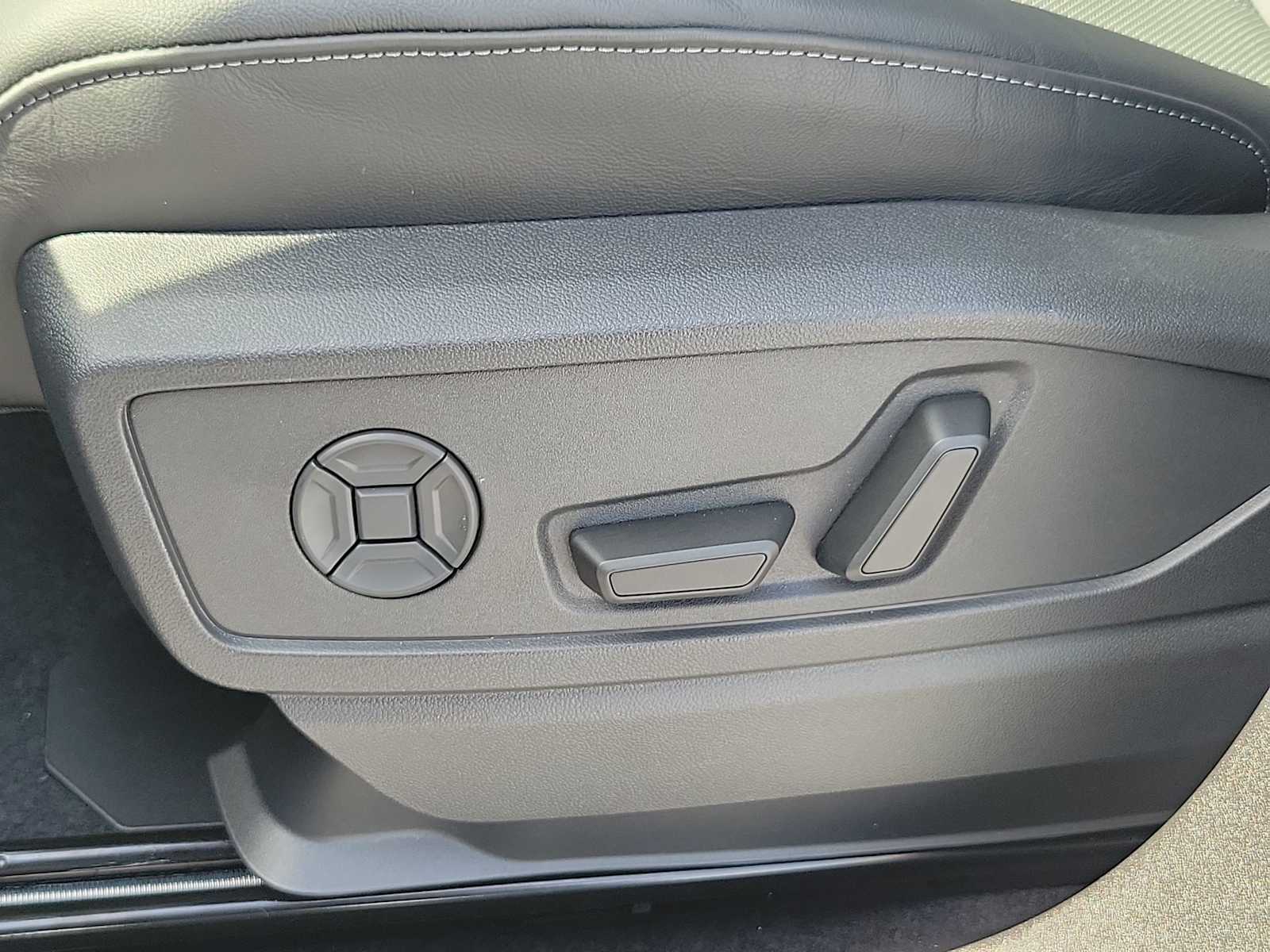 Thumbnail: 2025 Audi Q5 - 16