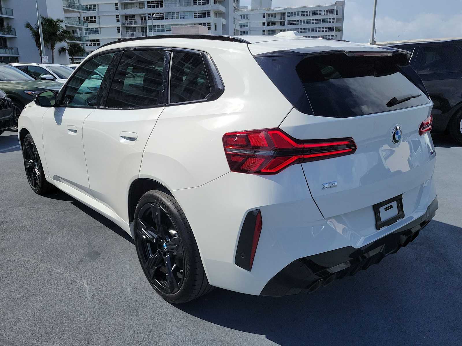 Thumbnail: 2026 BMW M5 - 4