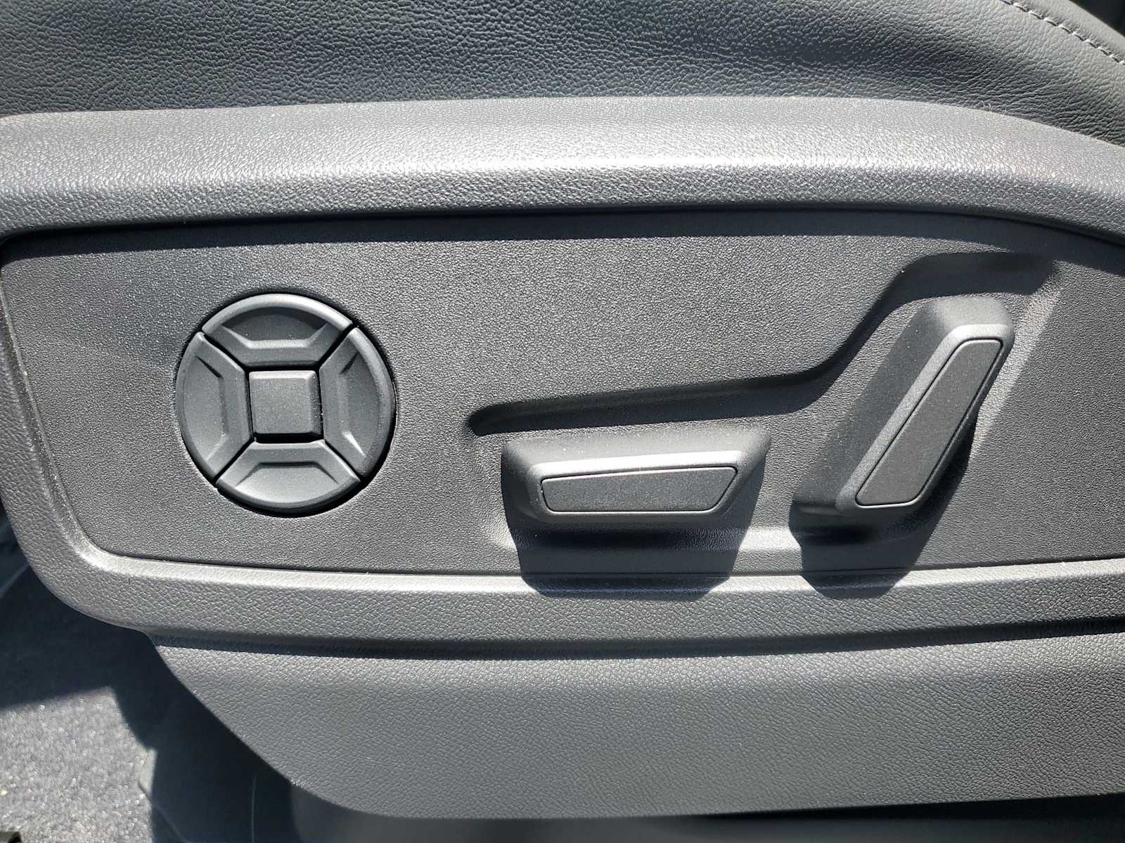 Thumbnail: 2025 Audi Q5 - 13