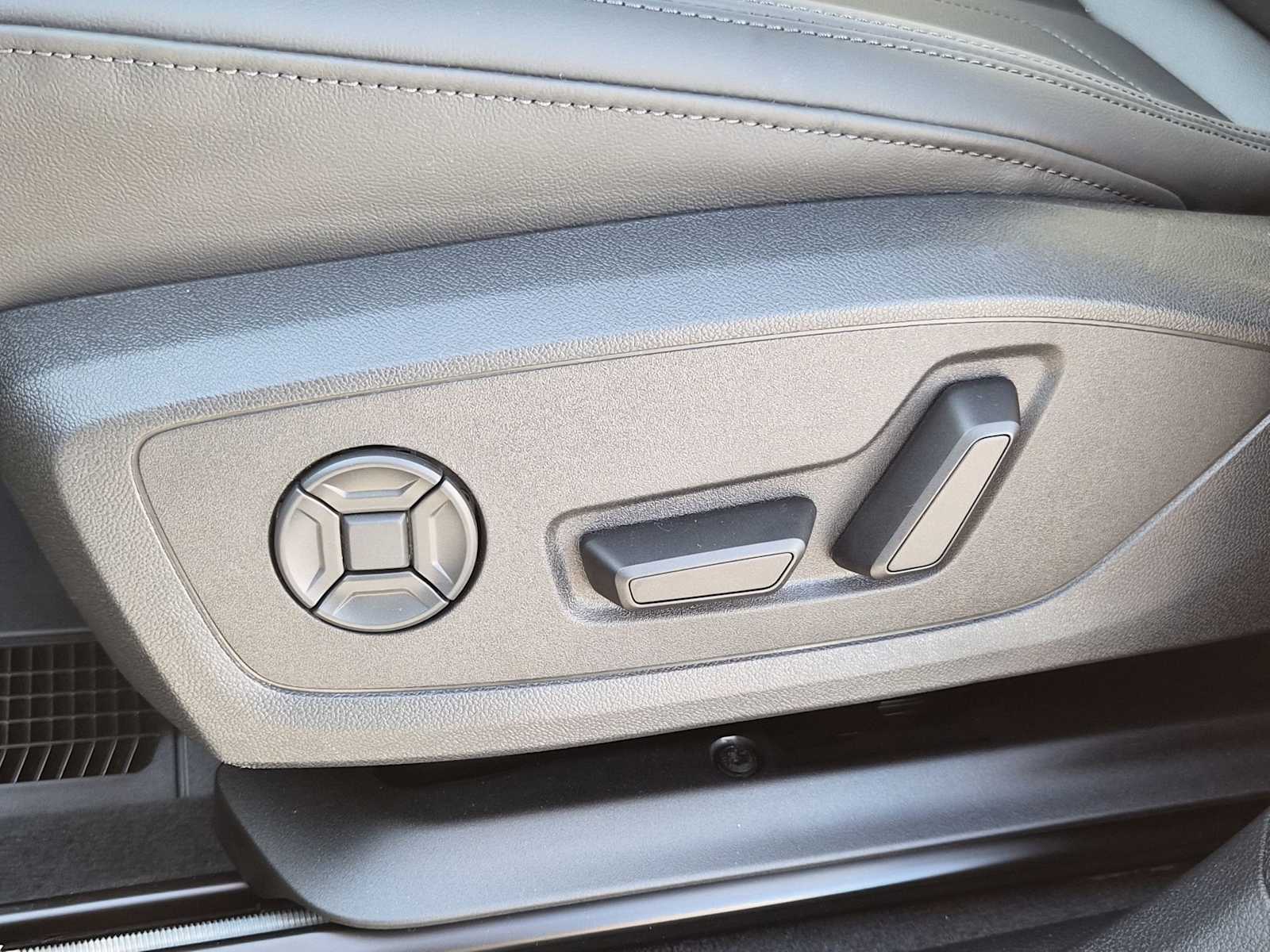 Thumbnail: 2025 Audi Q3 - 16