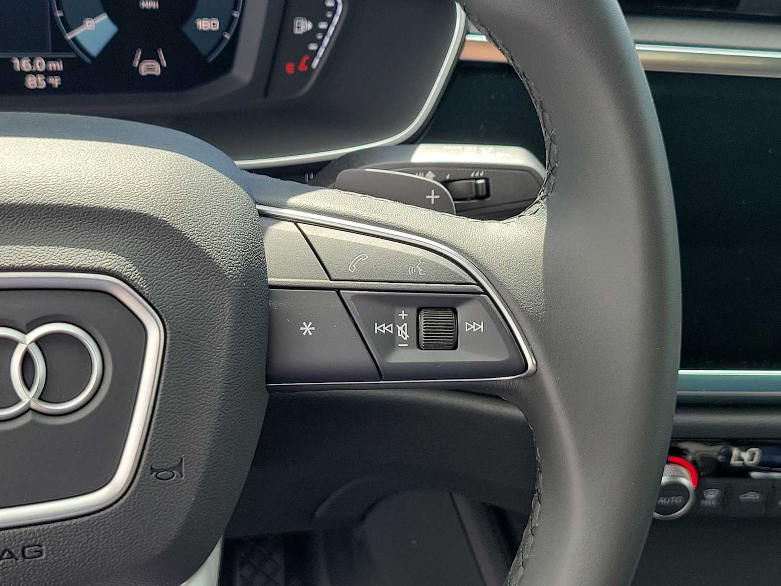 Thumbnail: 2025 Audi Q3 - 22