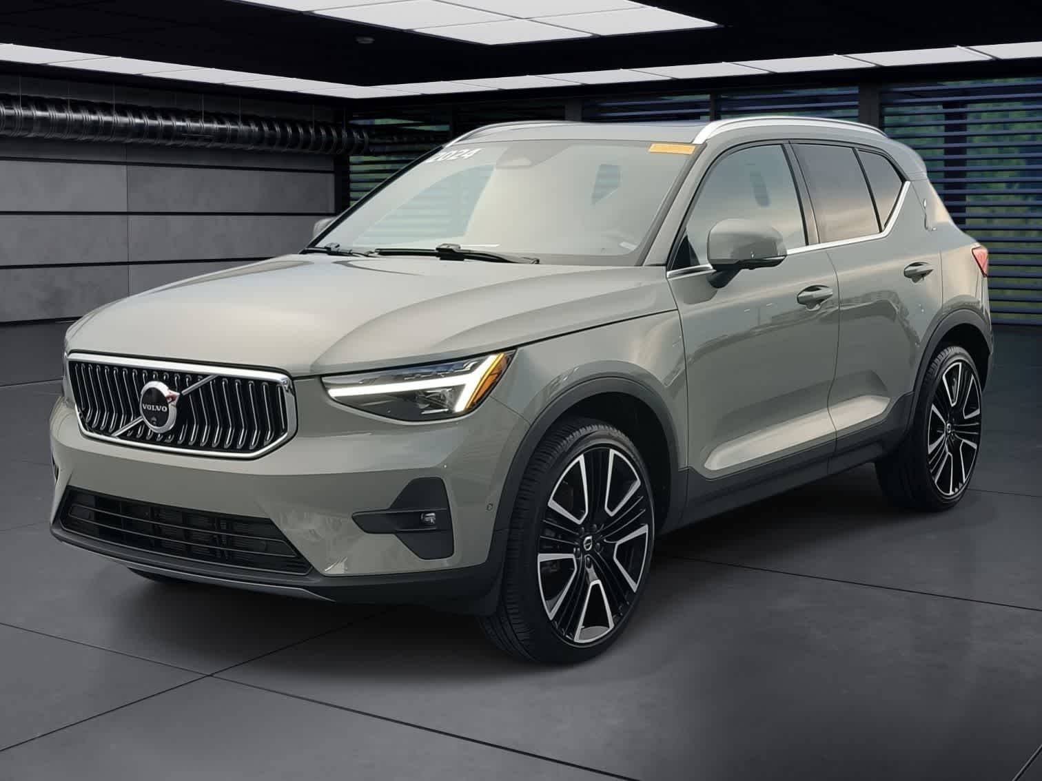 Thumbnail: 2024 Volvo XC40 - 1