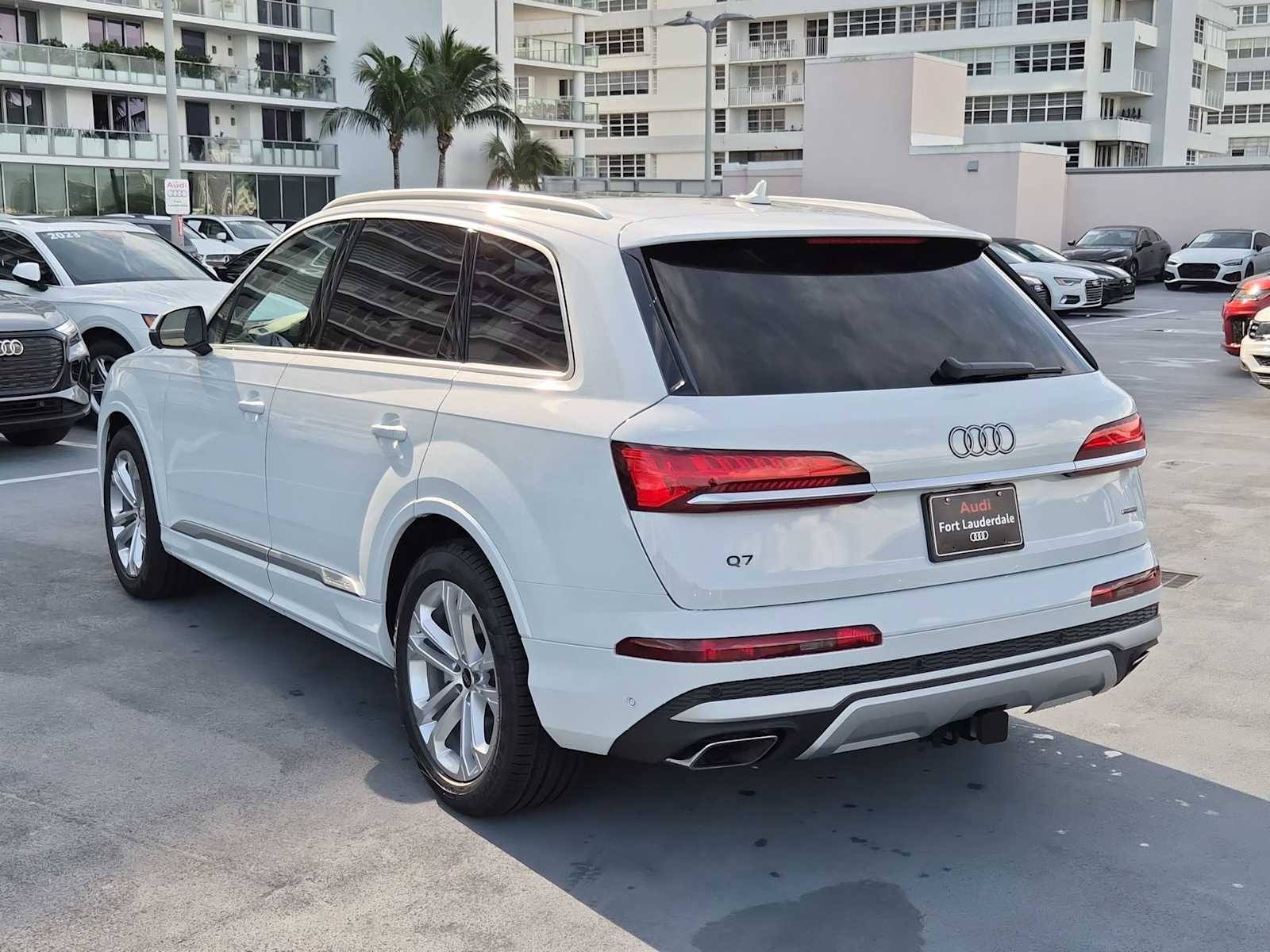 Thumbnail: 2026 Audi Q7 - 4