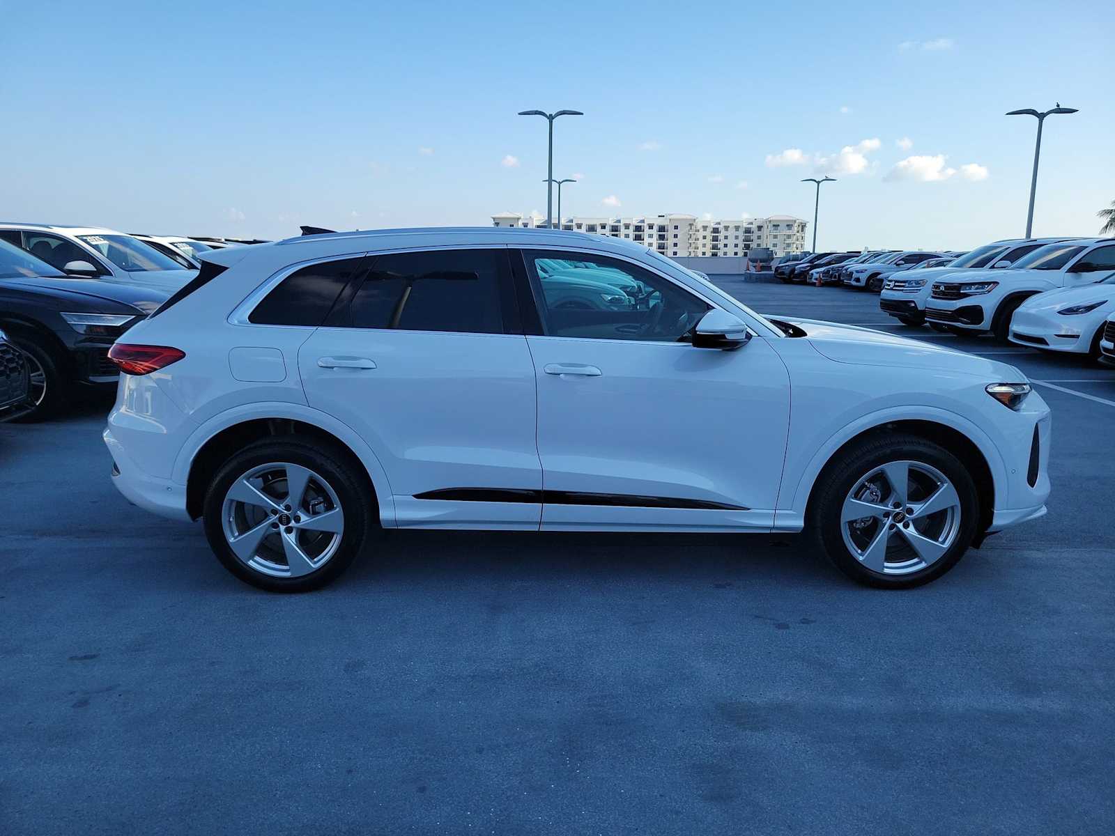 Thumbnail: 2025 Audi Q5 - 7
