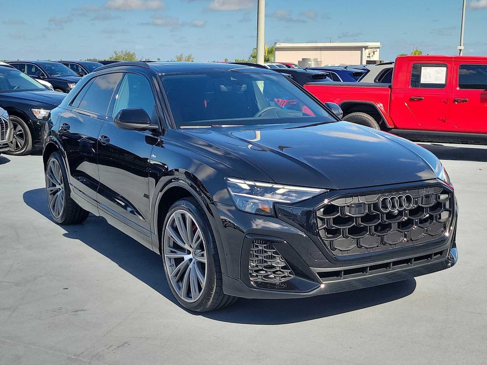 Thumbnail: 2026 Audi Q8 - 8