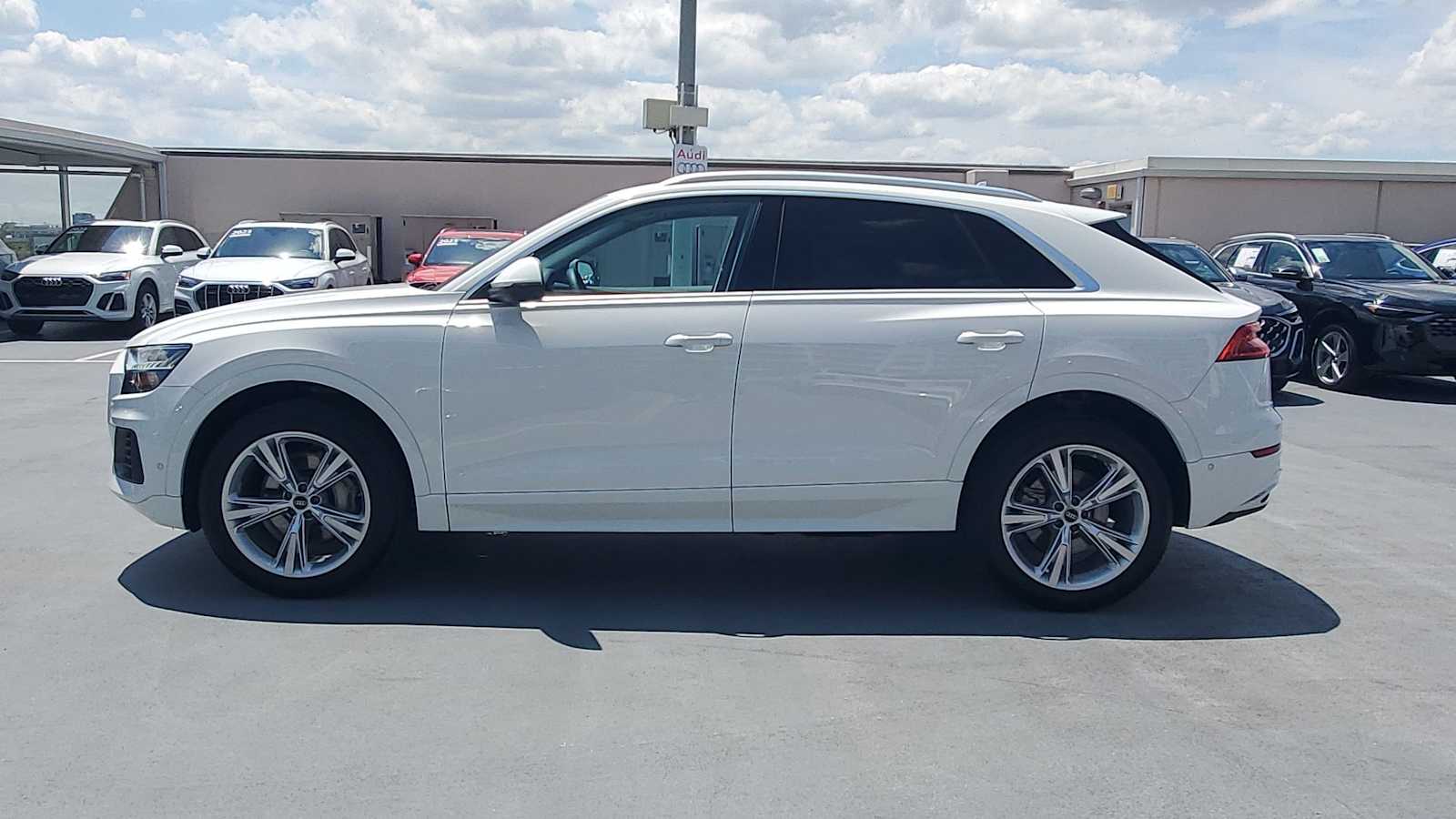 Thumbnail: 2023 Audi Q8 - 3