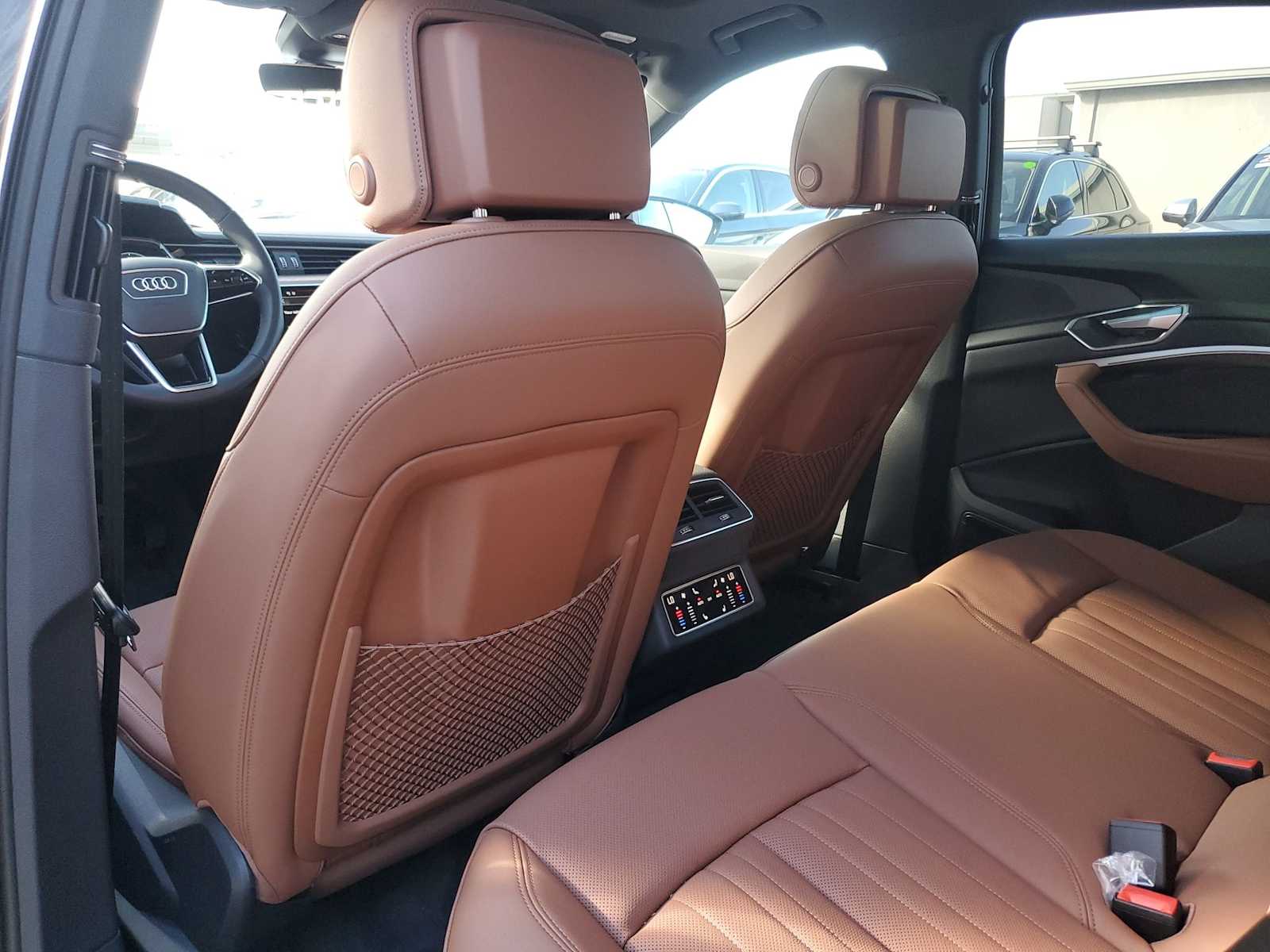 Thumbnail: 2023 Audi e-tron S - 17