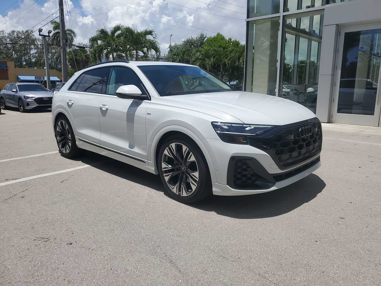 Thumbnail: 2025 Audi Q8 - 8