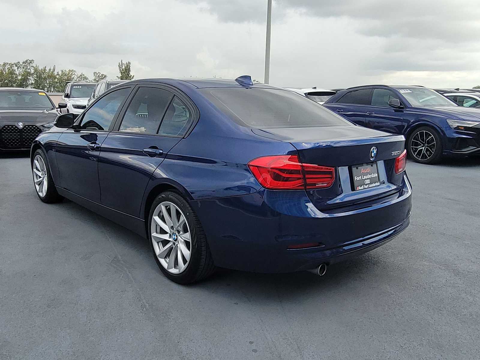Thumbnail: 2018 BMW 3 Series - 3