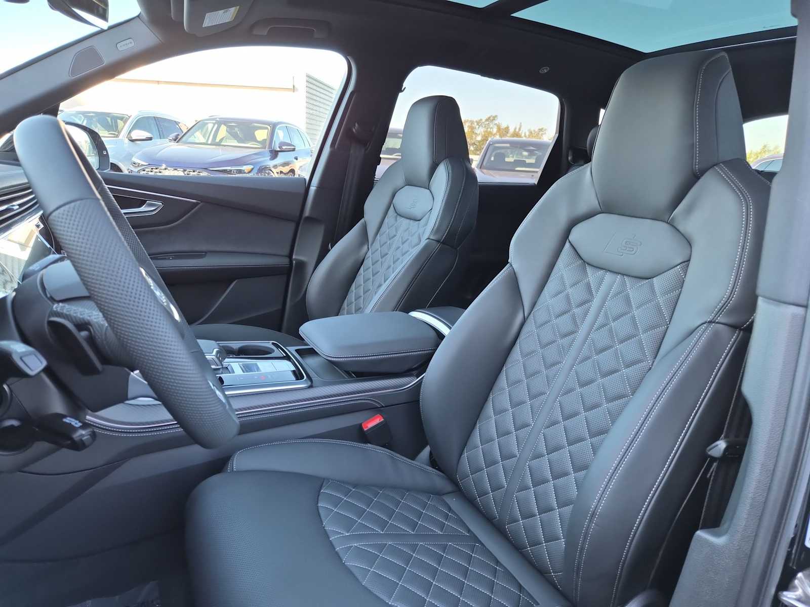 Thumbnail: 2026 Audi SQ7 - 15