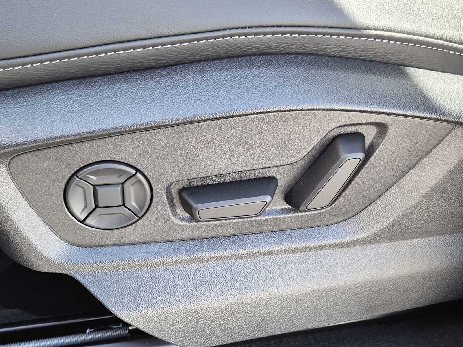 Thumbnail: 2026 Audi Q7 - 16