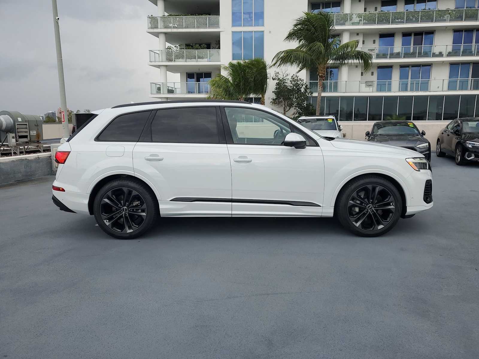 Thumbnail: 2025 Audi Q7 - 7