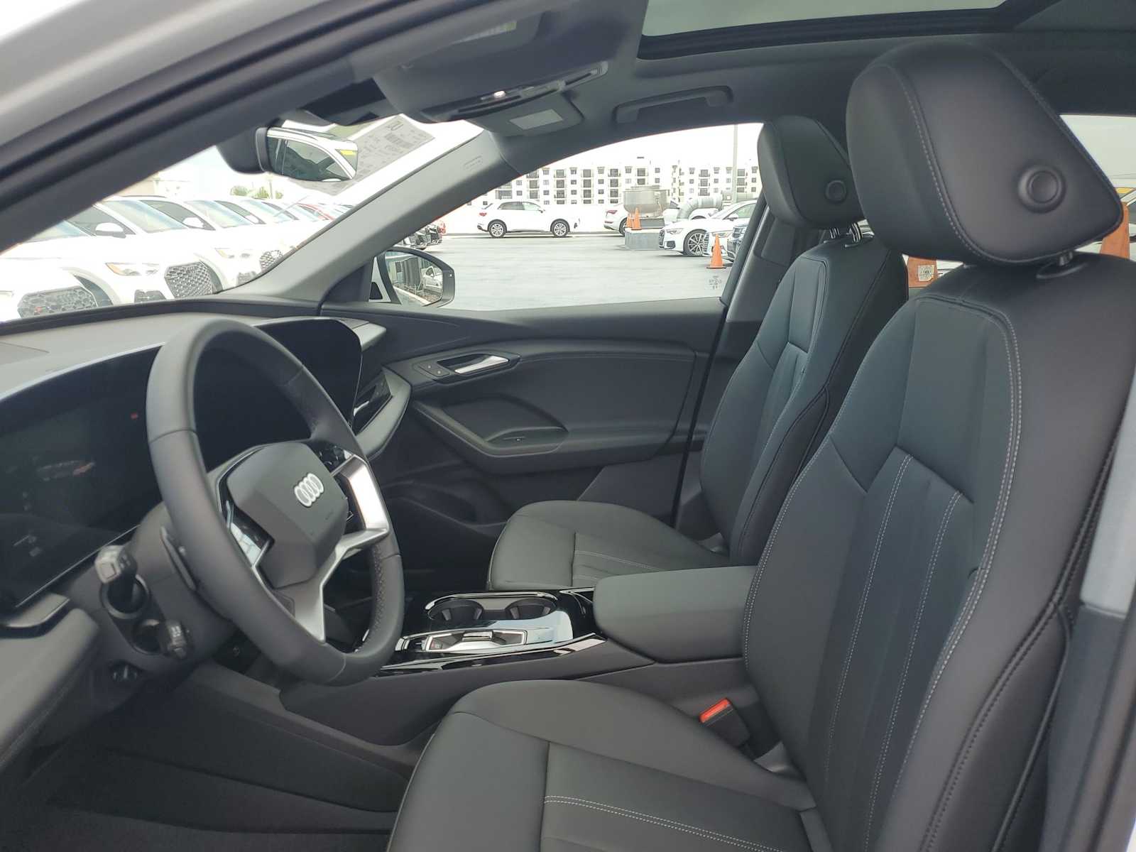 Thumbnail: 2025 Audi Q6 e-tron - 12