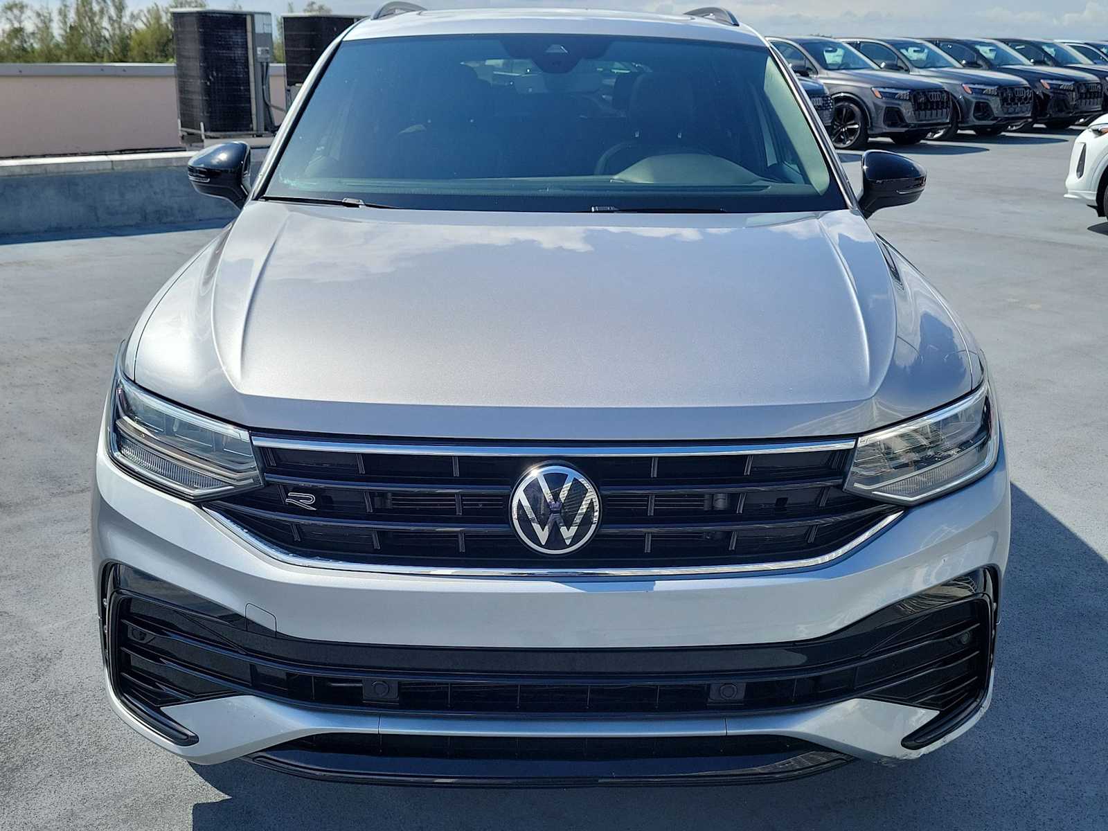 Thumbnail: 2023 Volkswagen Tiguan - 9