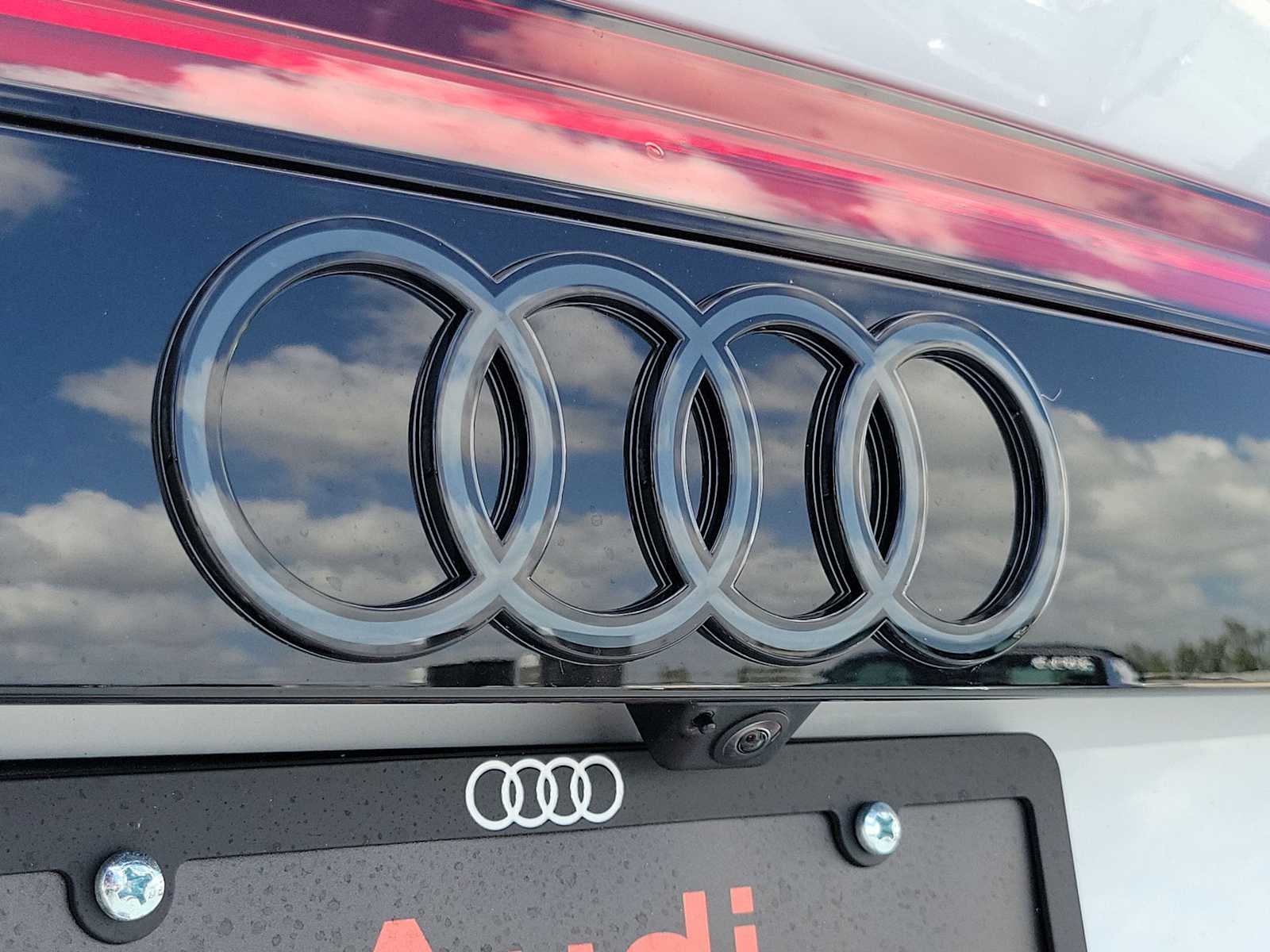 Thumbnail: 2026 Audi RS Q8 - 11