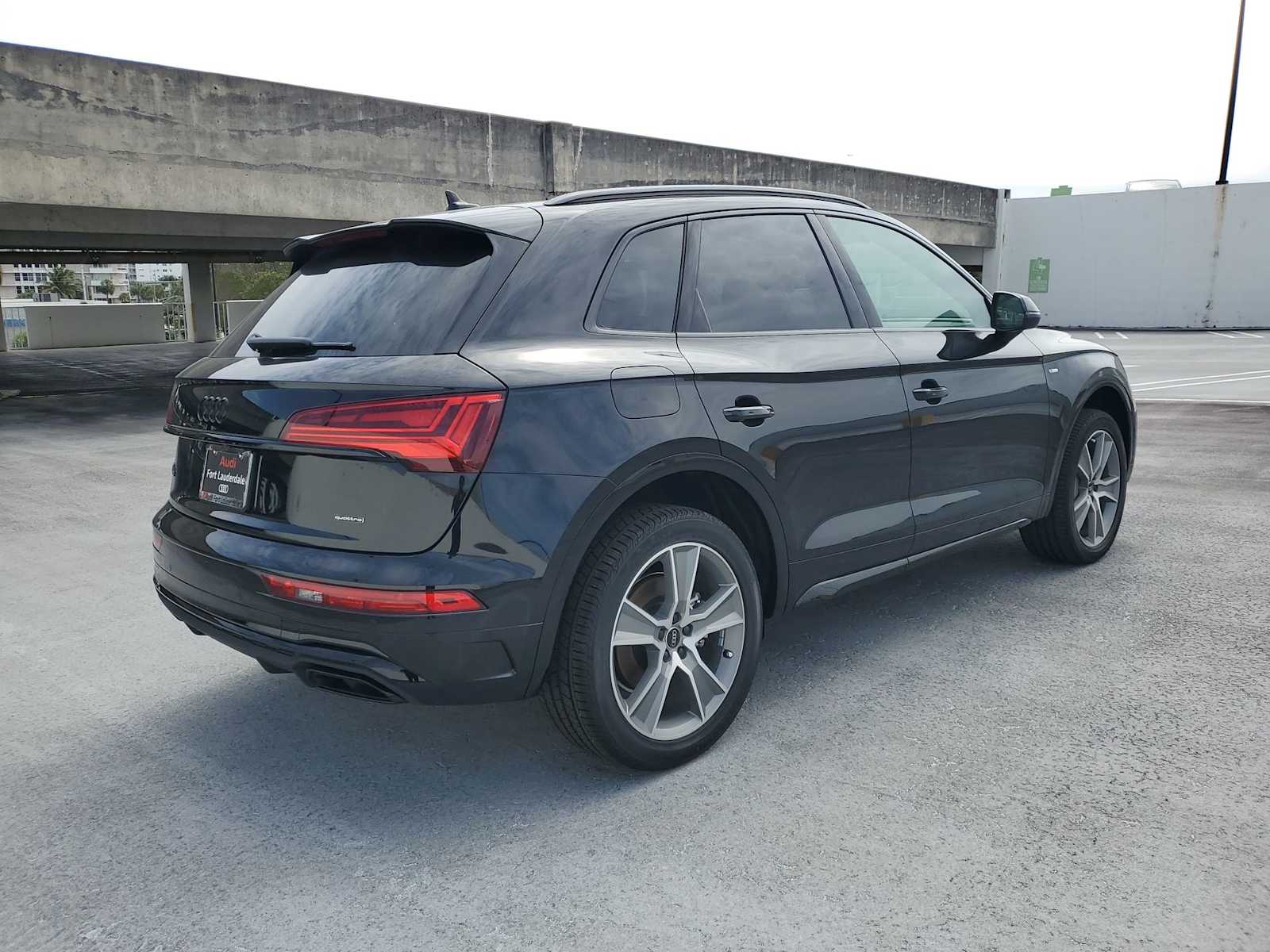 Thumbnail: 2025 Audi Q5 - 6