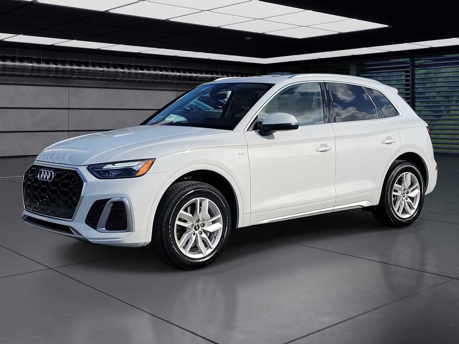 Thumbnail: 2023 Audi Q5 - 1