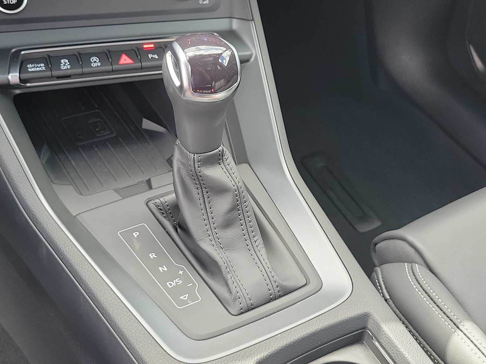 Thumbnail: 2025 Audi Q3 - 25