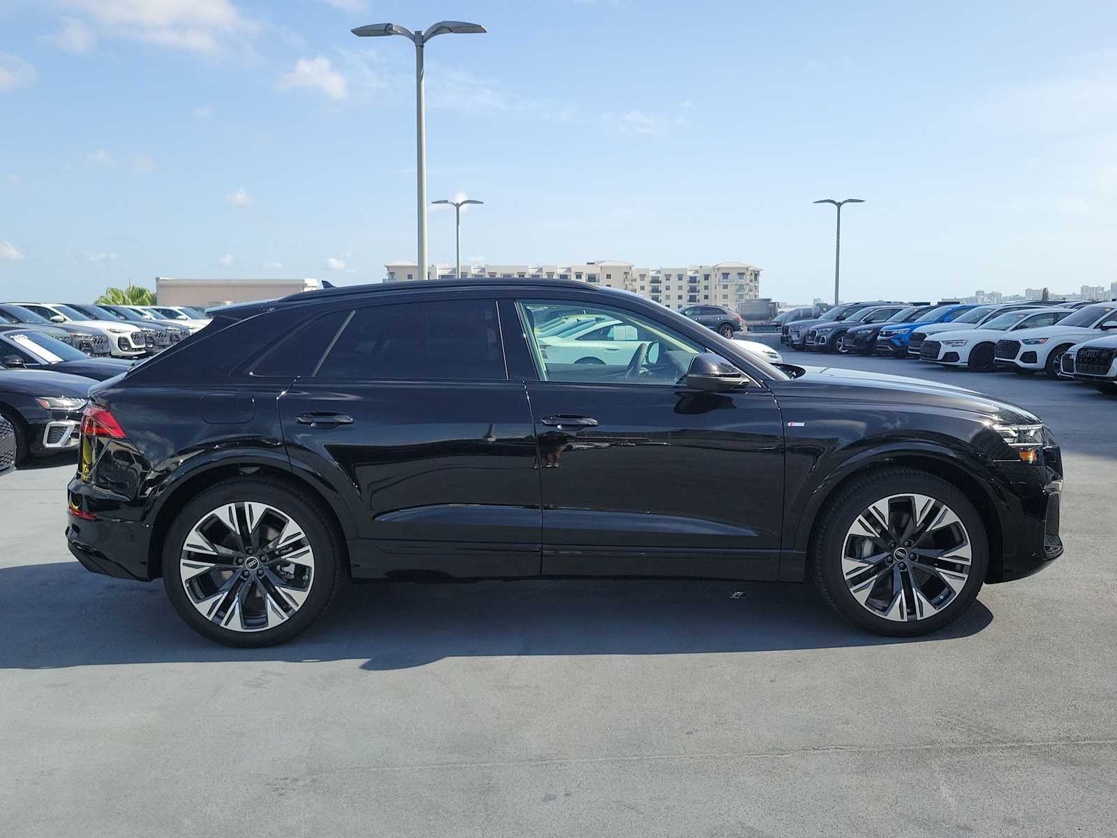 Thumbnail: 2026 Audi Q8 - 7