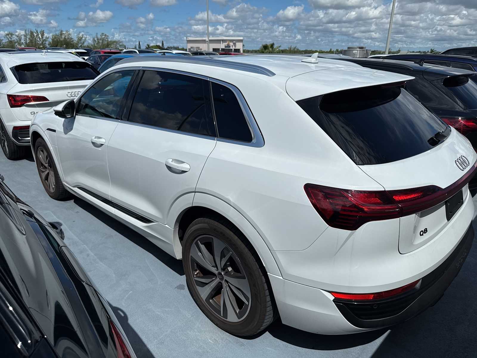 Thumbnail: 2024 Audi Q8 e-tron - 4