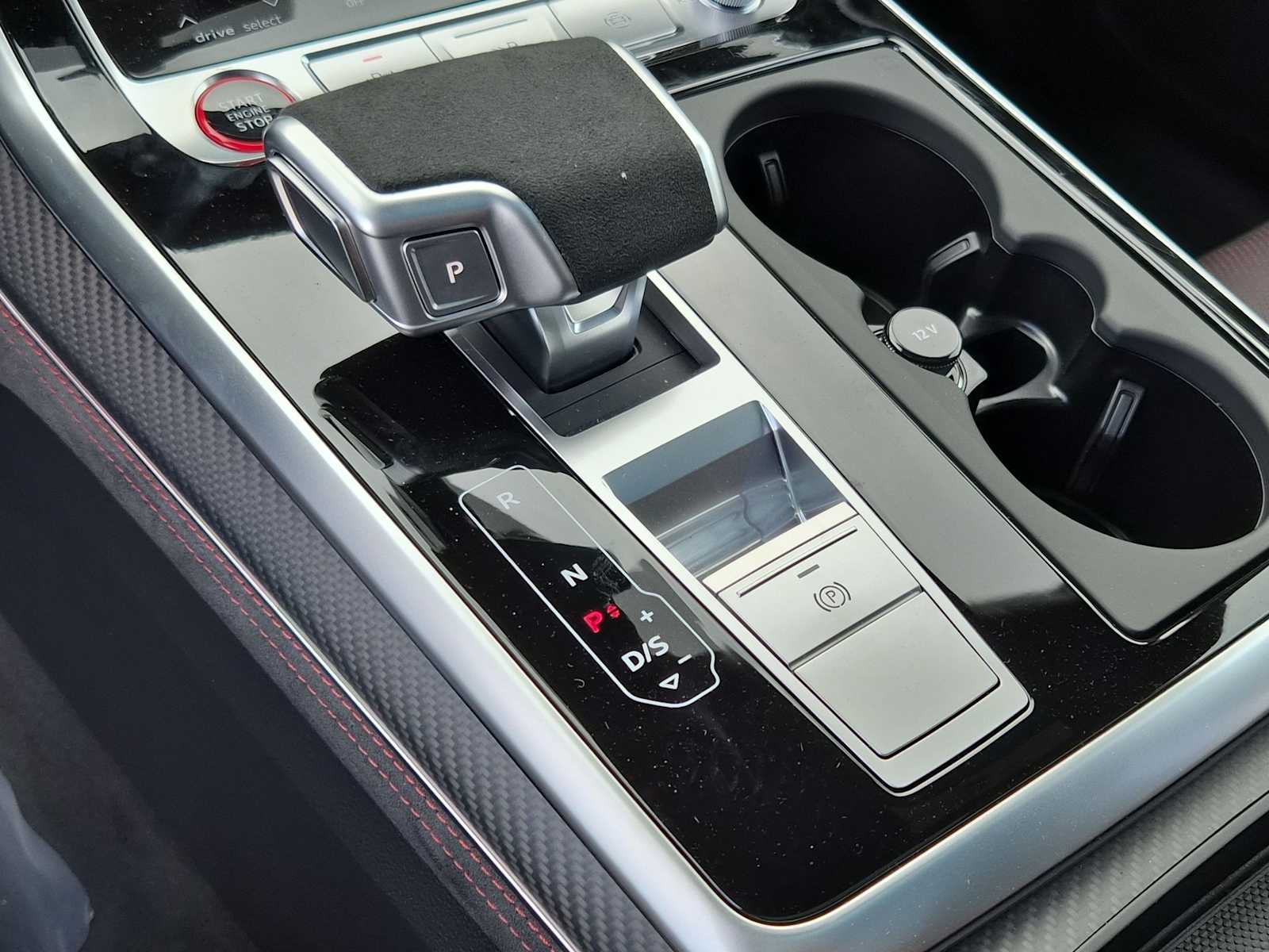 Thumbnail: 2026 Audi RS Q8 - 25