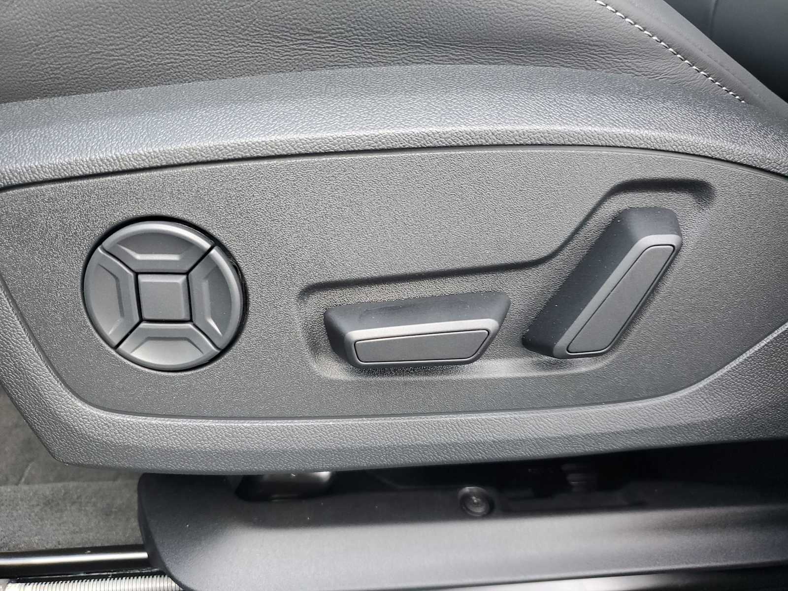 Thumbnail: 2025 Audi Q3 - 13