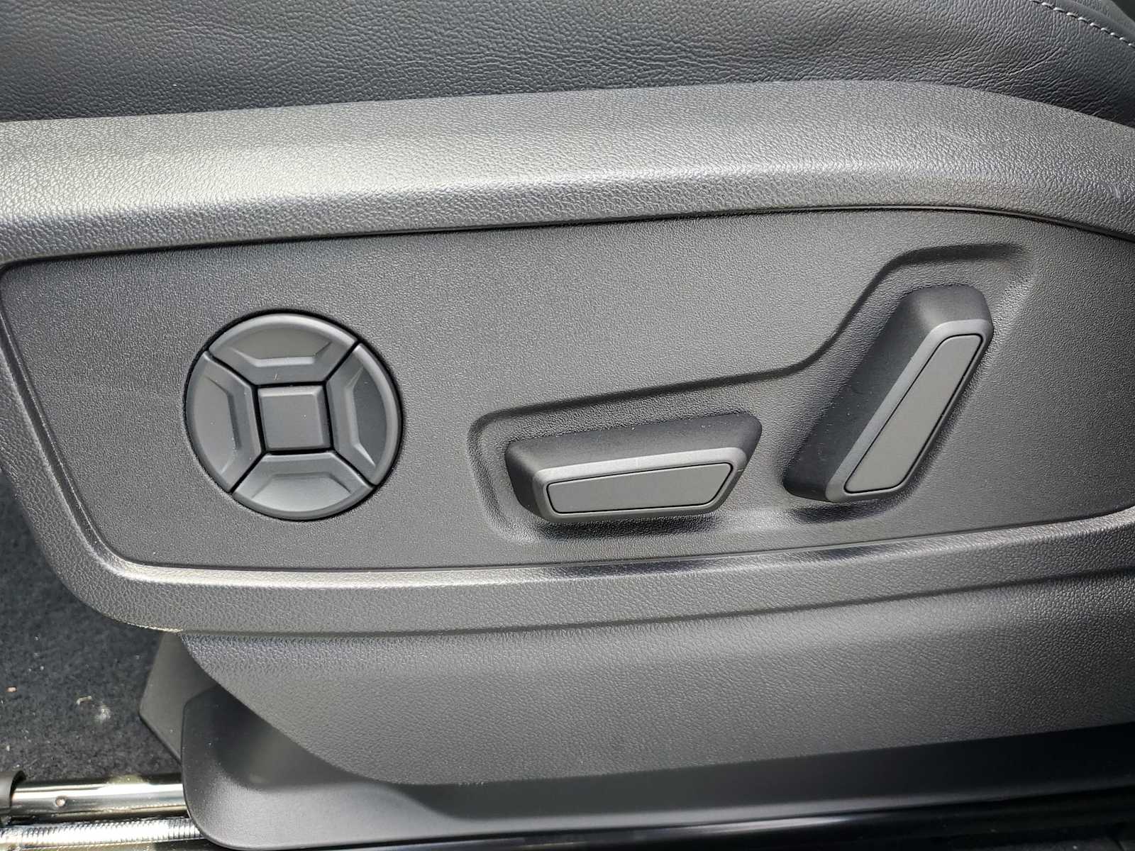 Thumbnail: 2025 Audi Q5 - 13