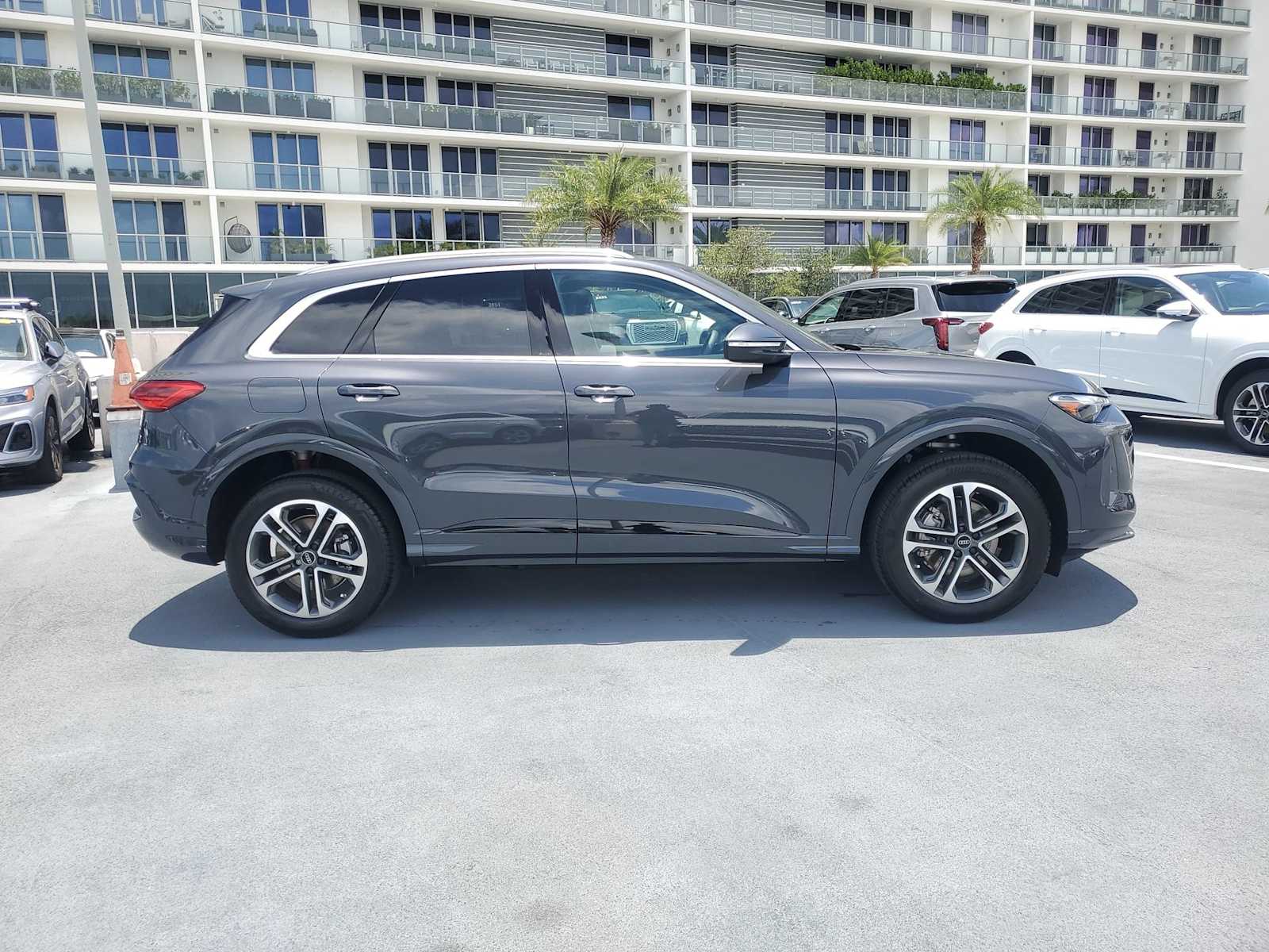 Thumbnail: 2025 Audi Q5 - 7