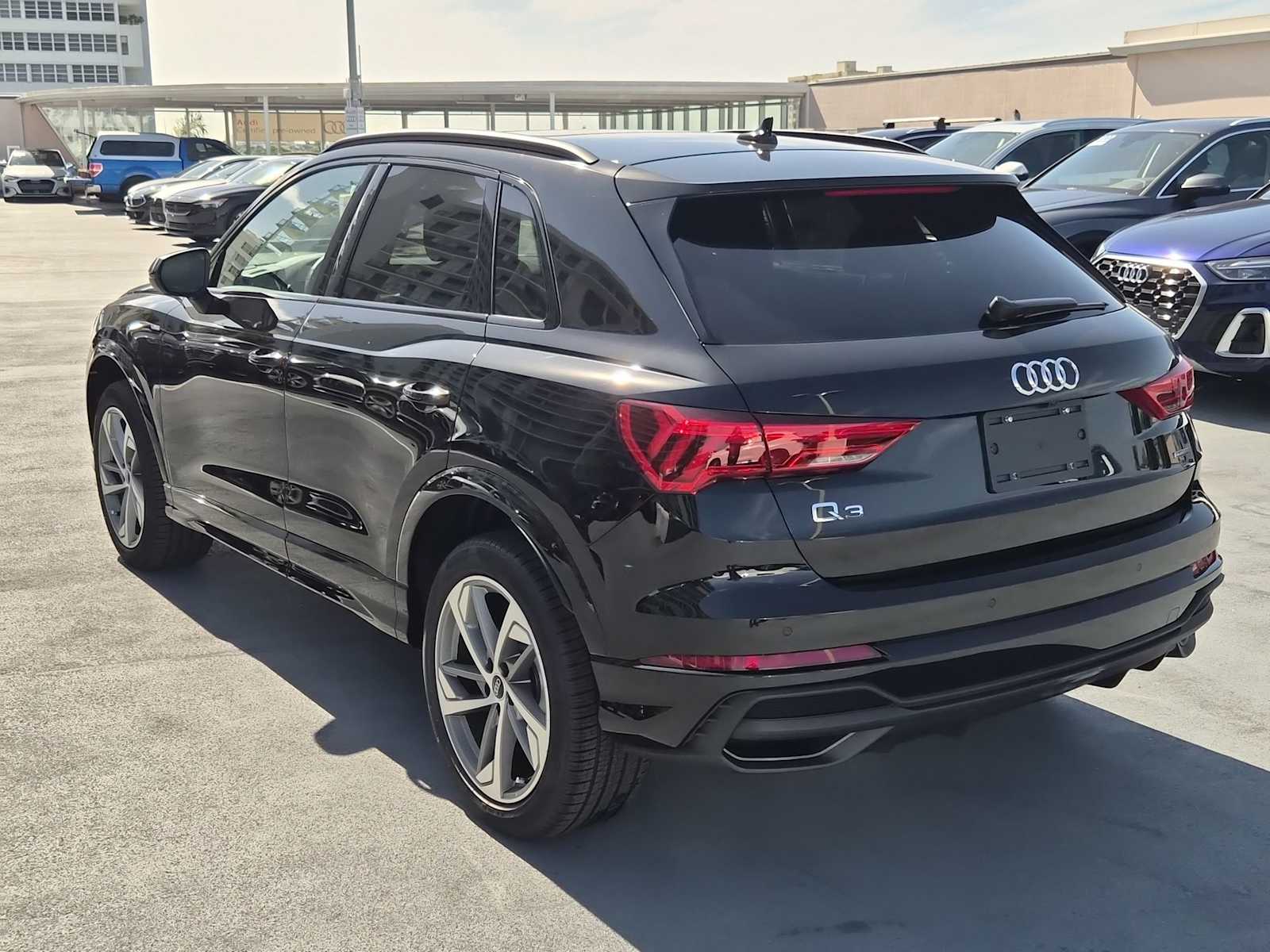 Thumbnail: 2025 Audi Q3 - 4