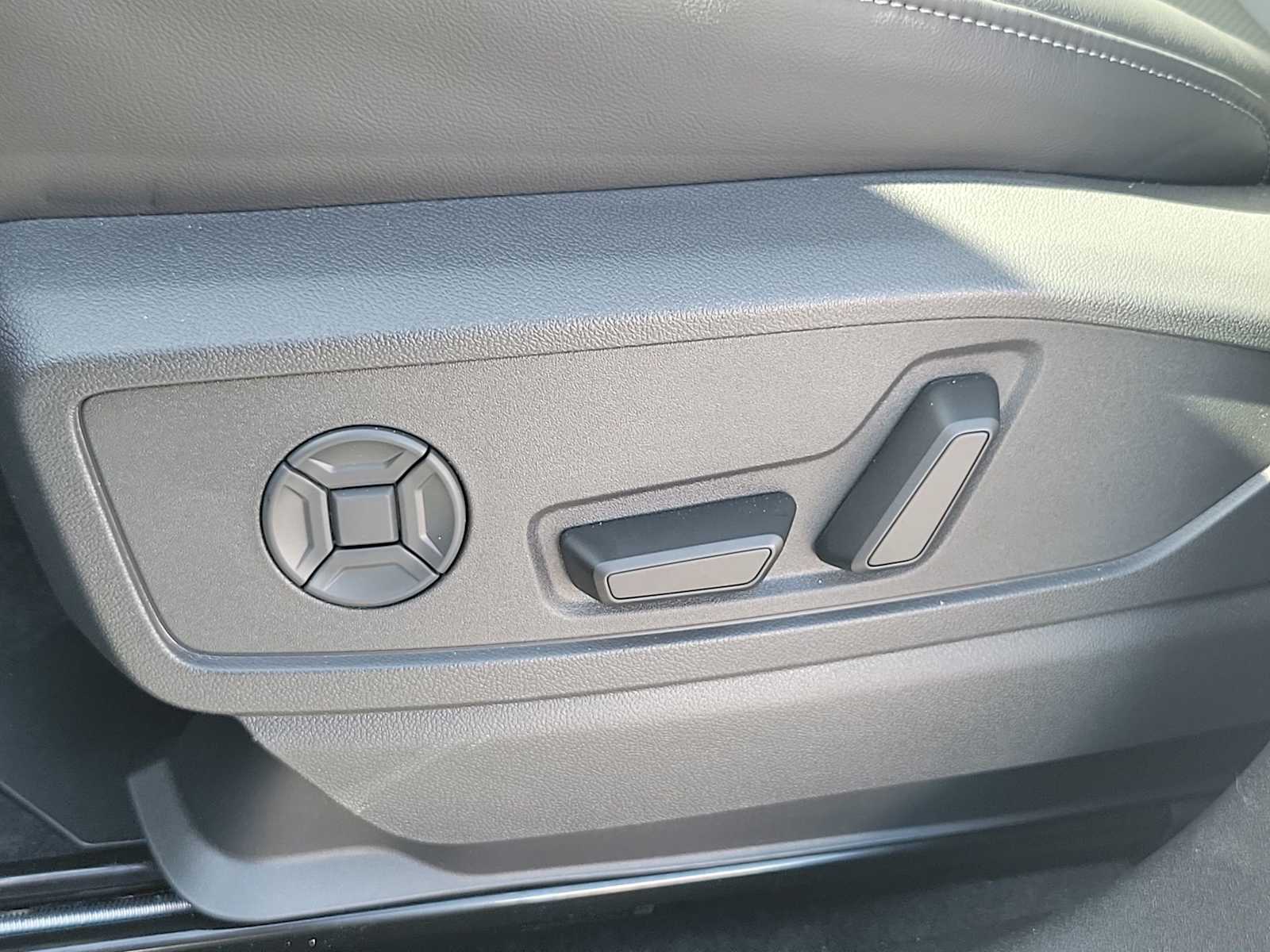 Thumbnail: 2025 Audi Q5 - 16