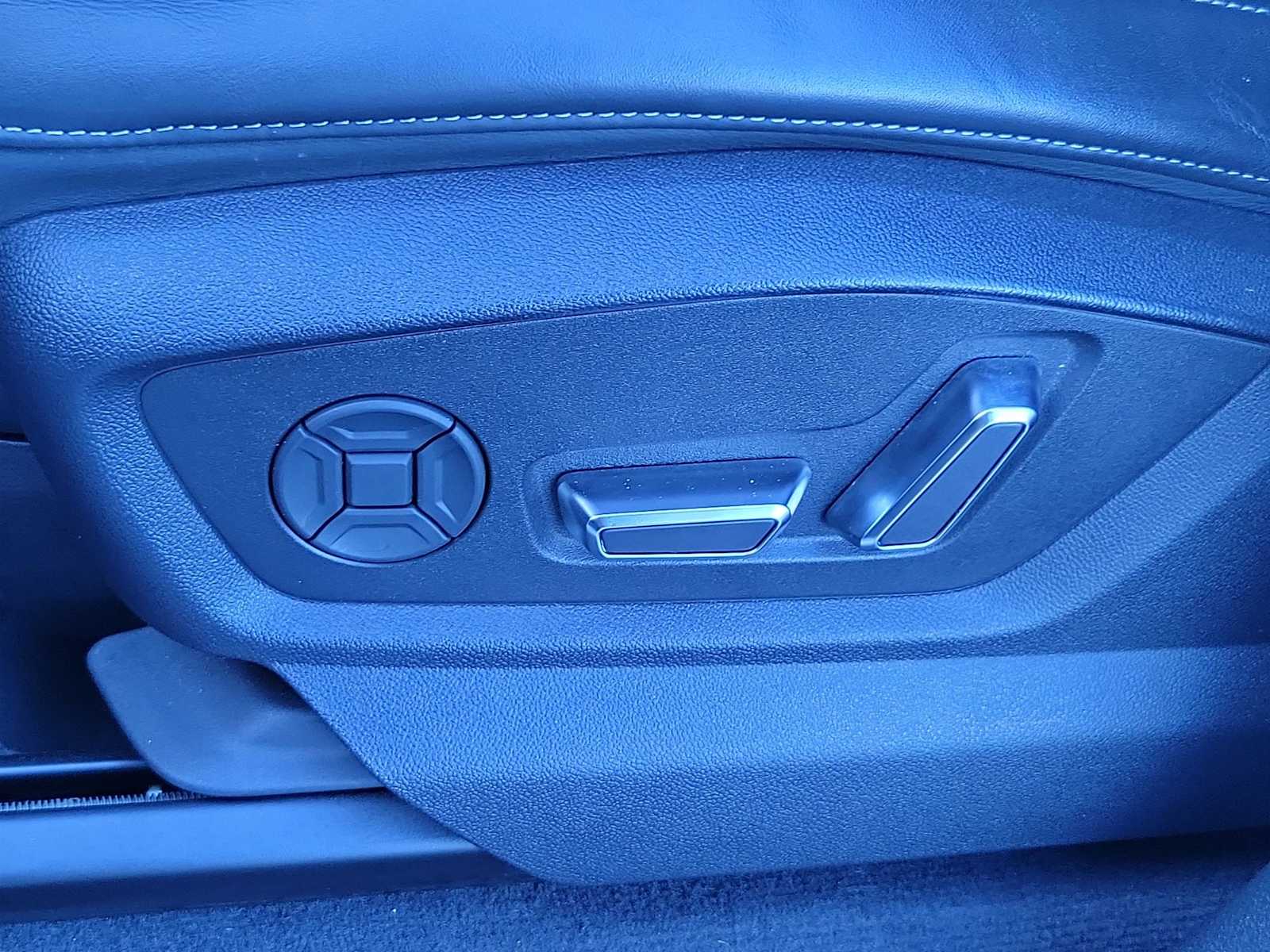 Thumbnail: 2023 Audi SQ7 - 16