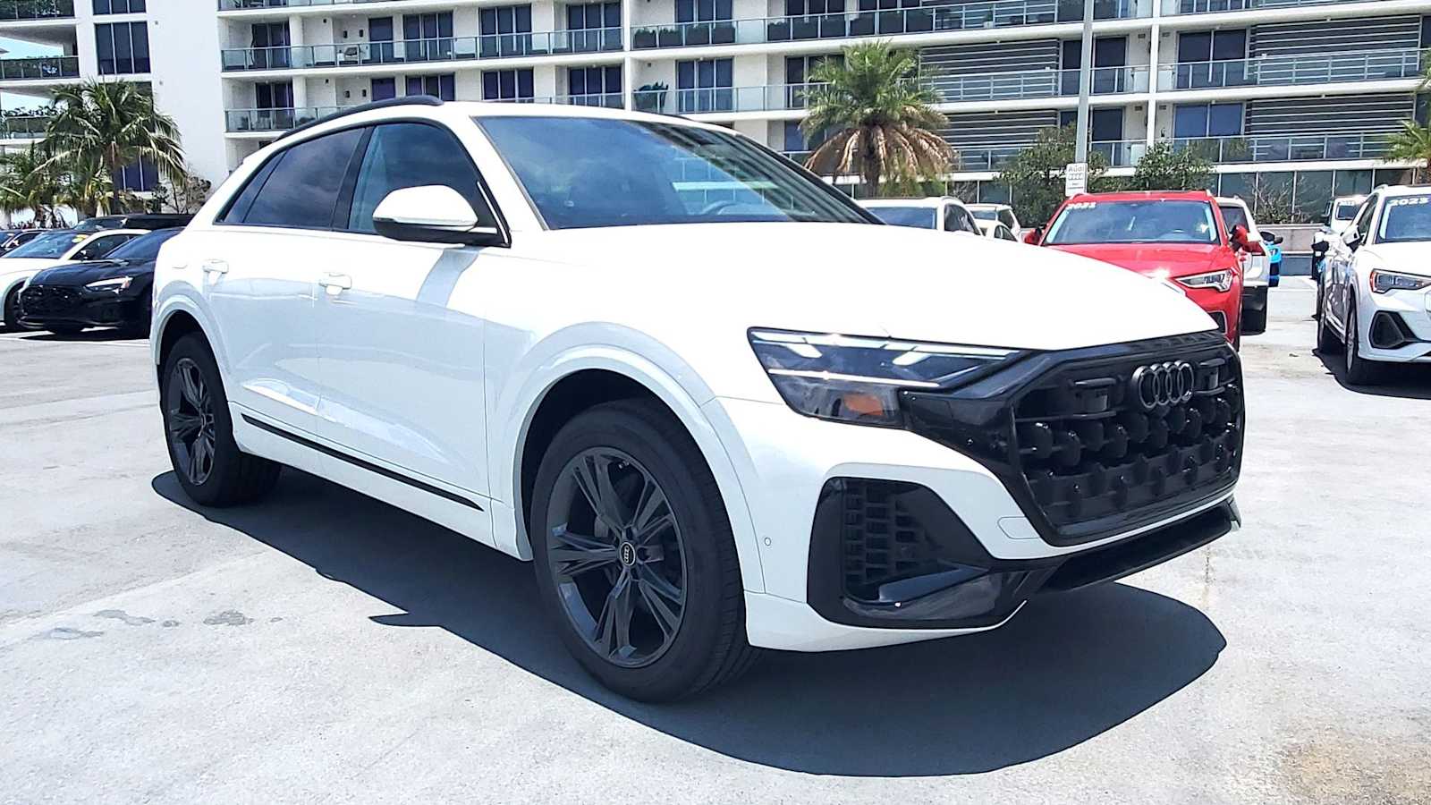 Thumbnail: 2026 Audi Q8 - 8