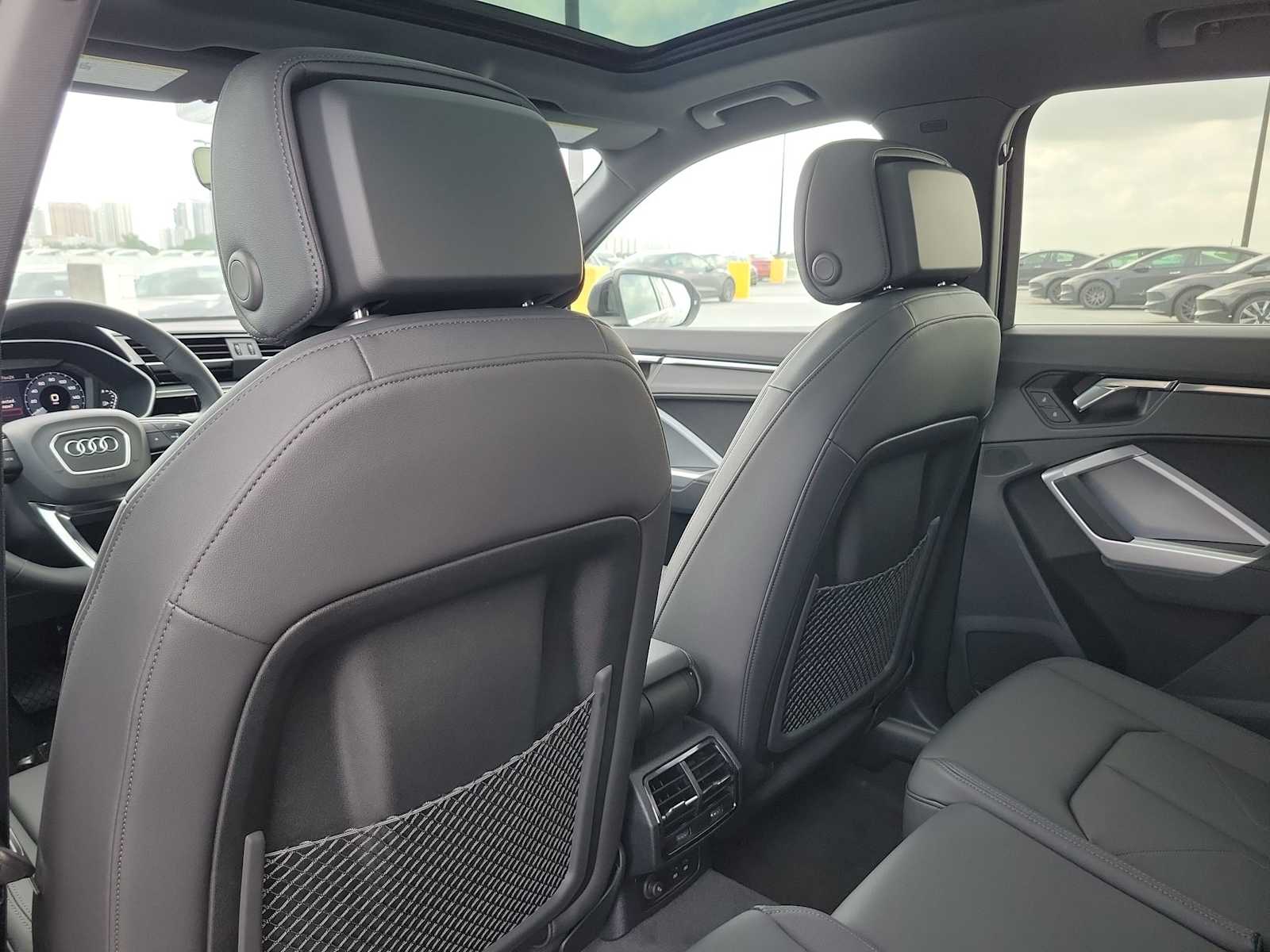 Thumbnail: 2025 Audi Q3 - 17