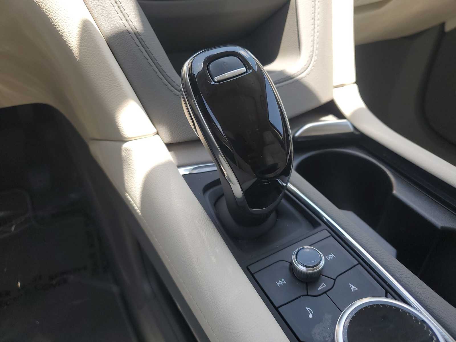 Thumbnail: 2023 Cadillac XT6 - 21