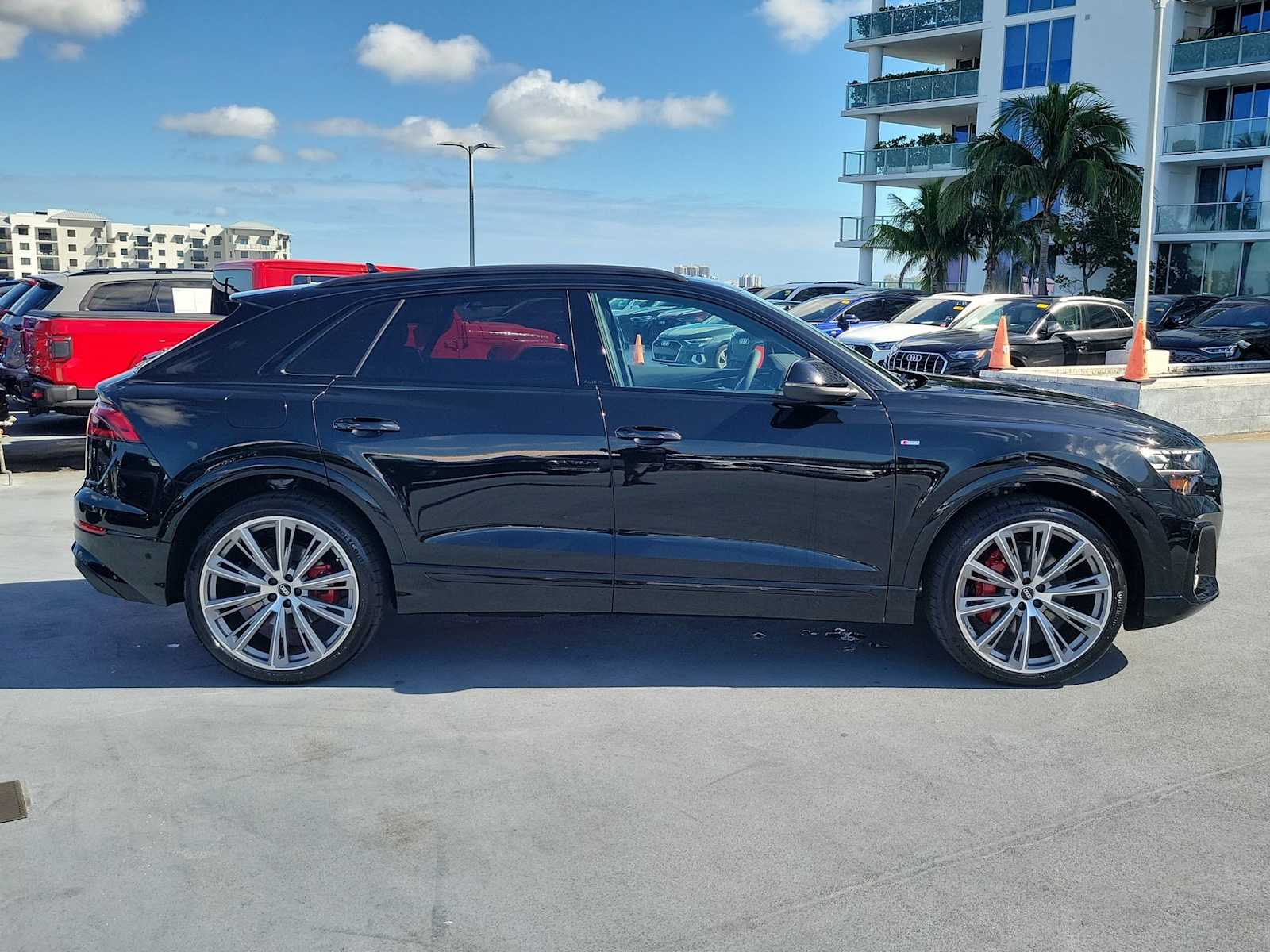 Thumbnail: 2026 Audi Q8 - 7