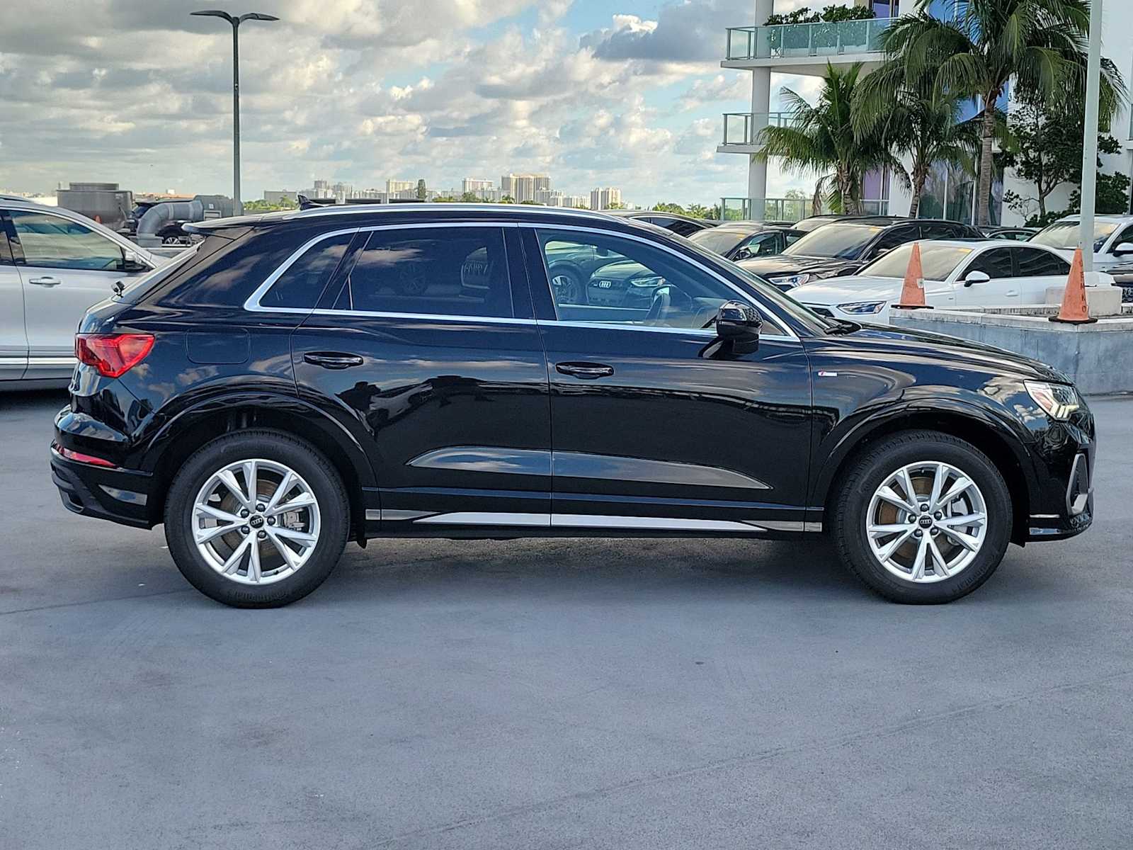 Thumbnail: 2025 Audi Q3 - 7