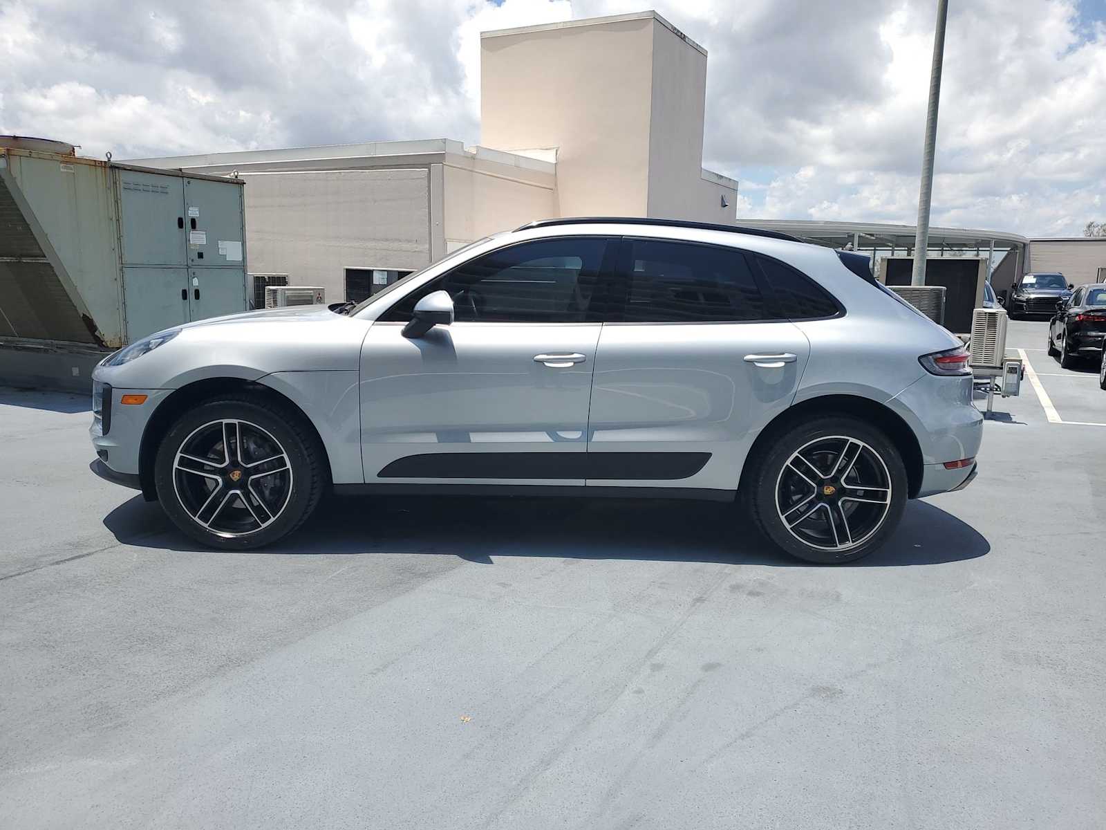 2021 Porsche Macan Base photo 3