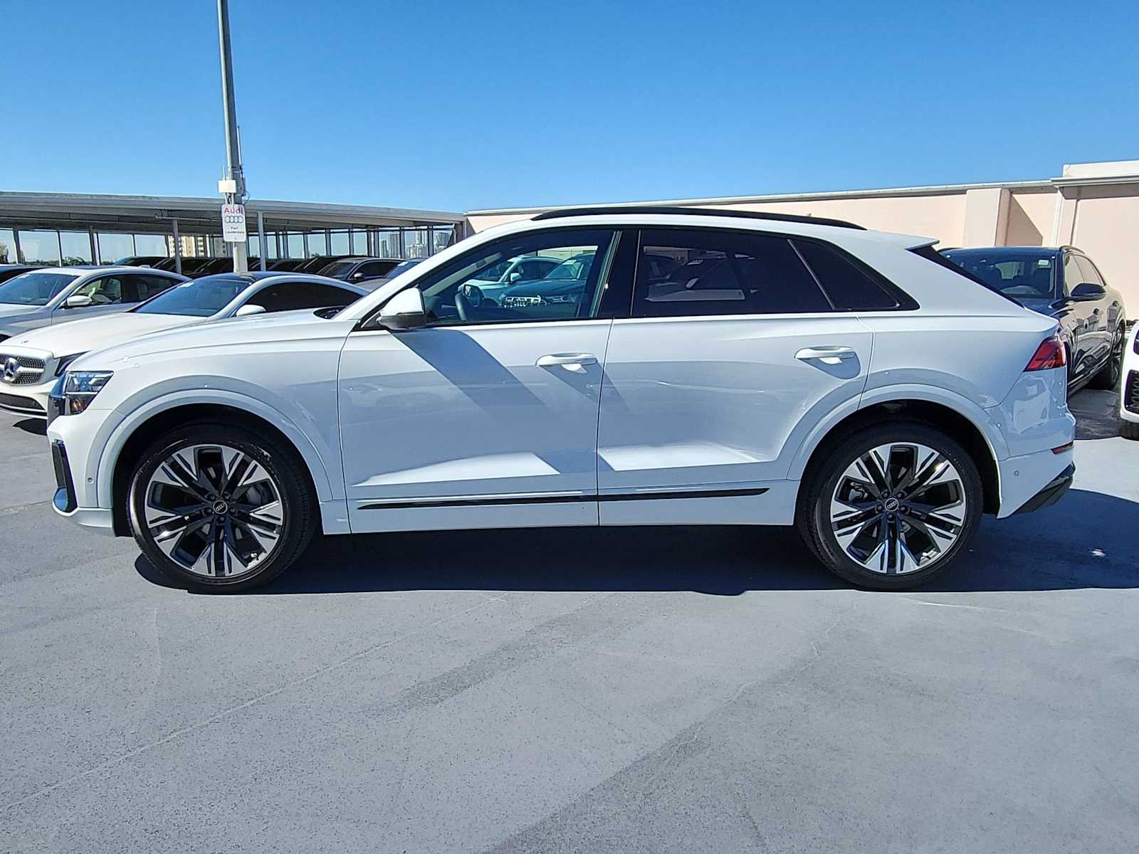 Thumbnail: 2025 Audi Q8 - 3