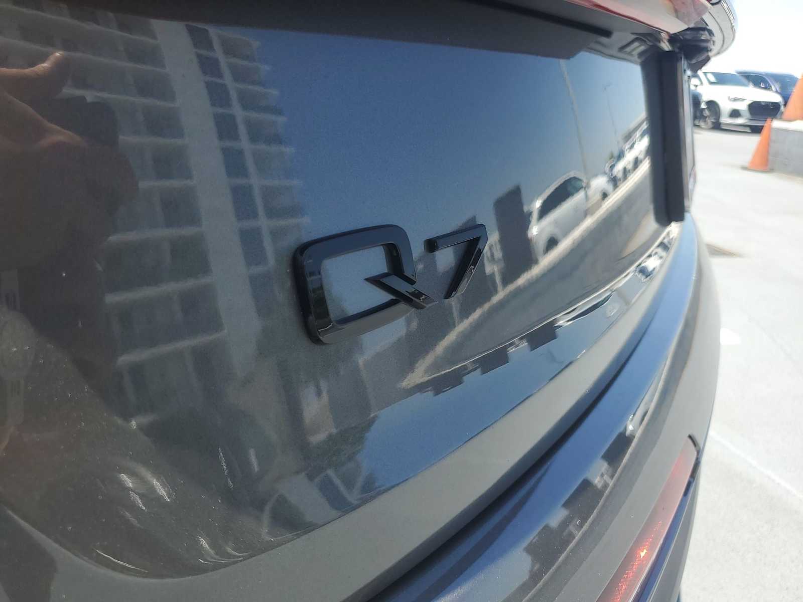Thumbnail: 2023 Audi Q7 - 10