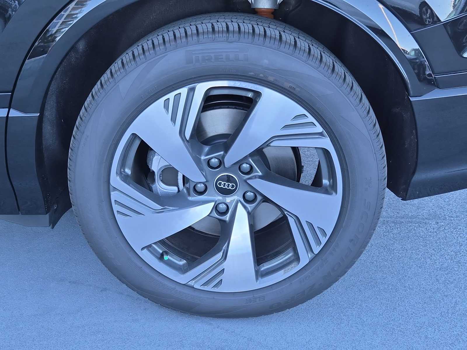 Thumbnail: 2025 Audi Q6 e-tron - 12