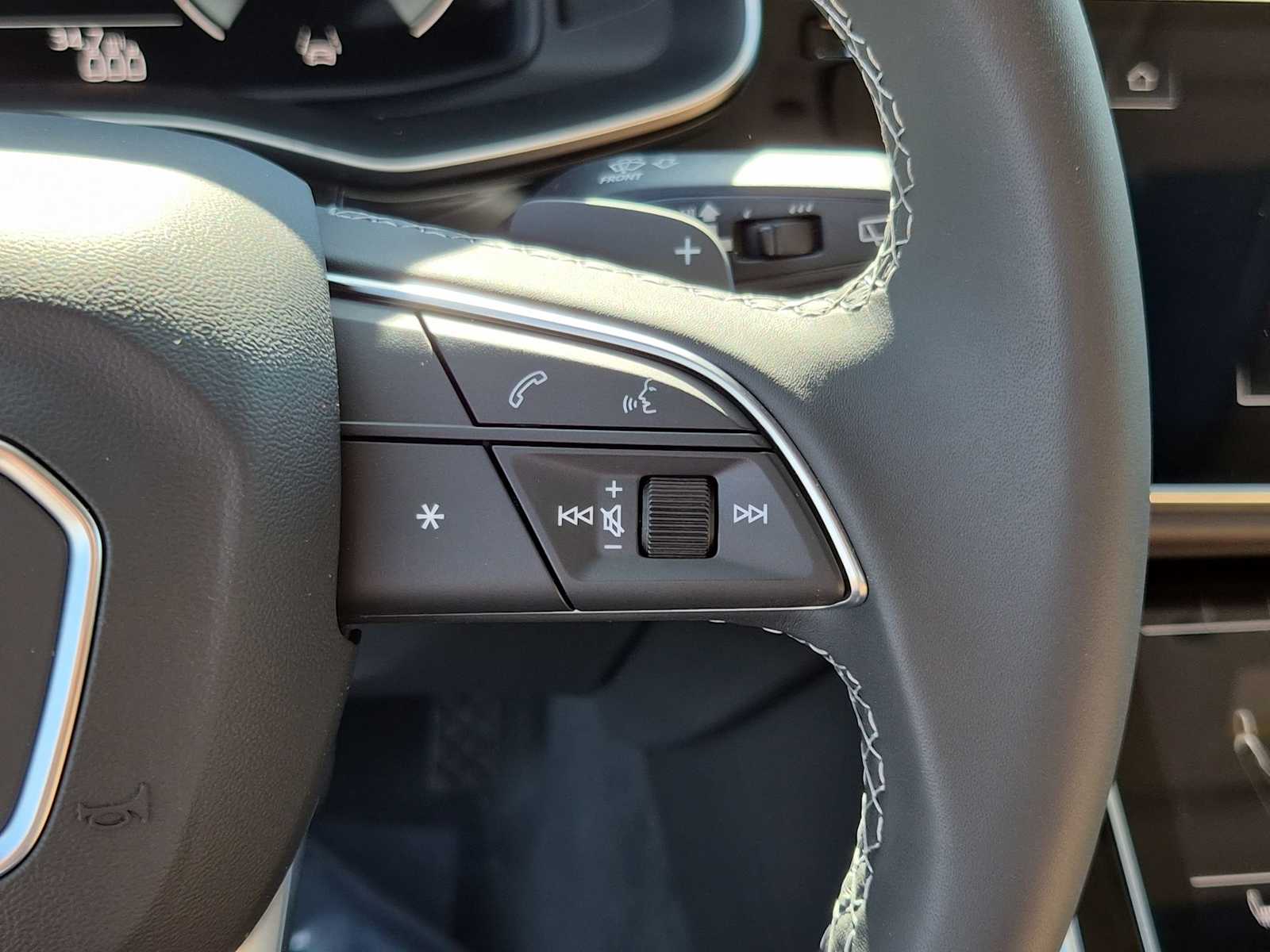 Thumbnail: 2025 Audi Q8 - 22