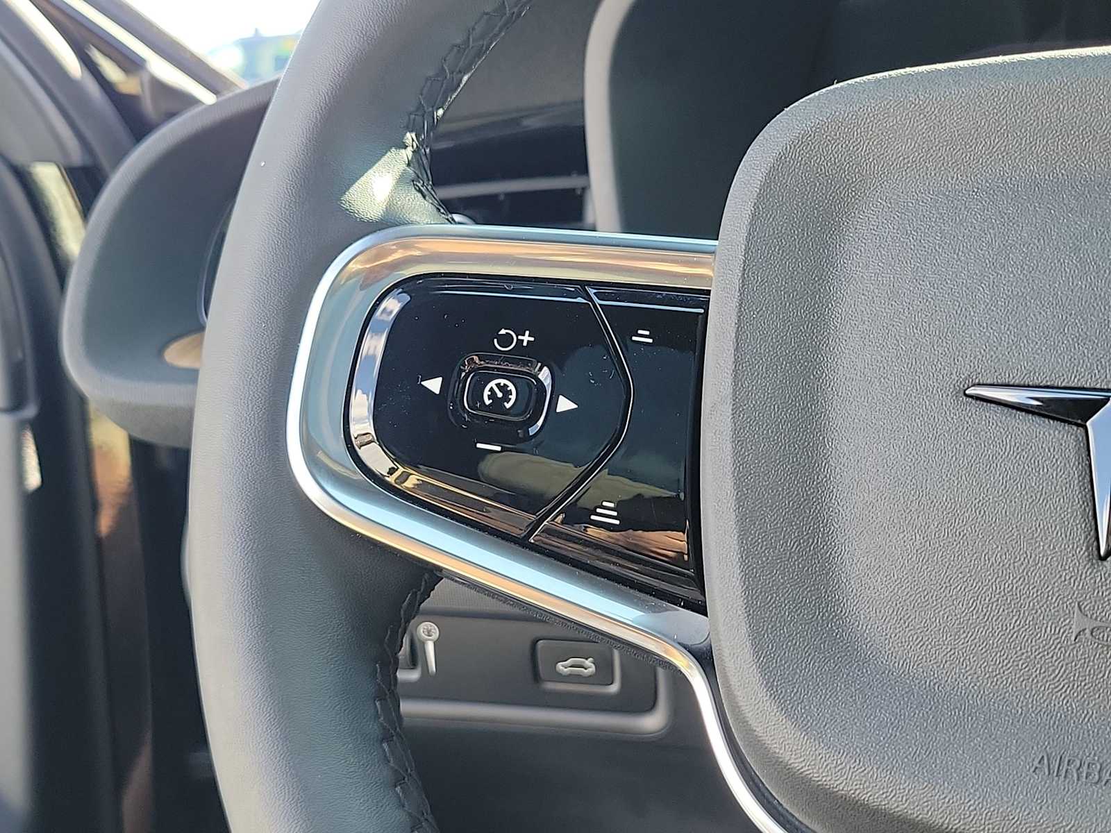 Thumbnail: 2022 Polestar 2 - 20