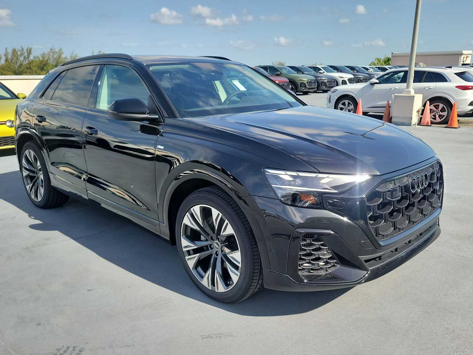 Thumbnail: 2026 Audi Q8 - 8