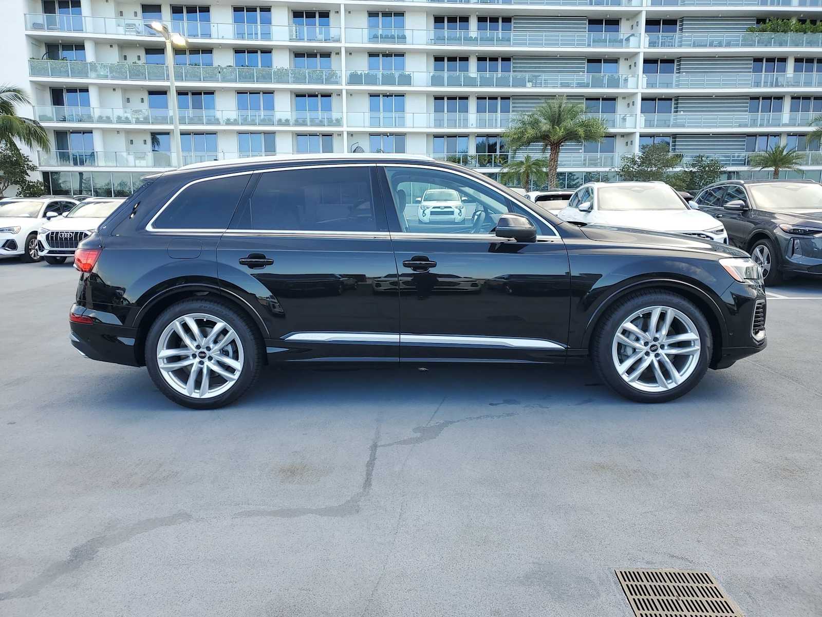 Thumbnail: 2025 Audi Q7 - 7