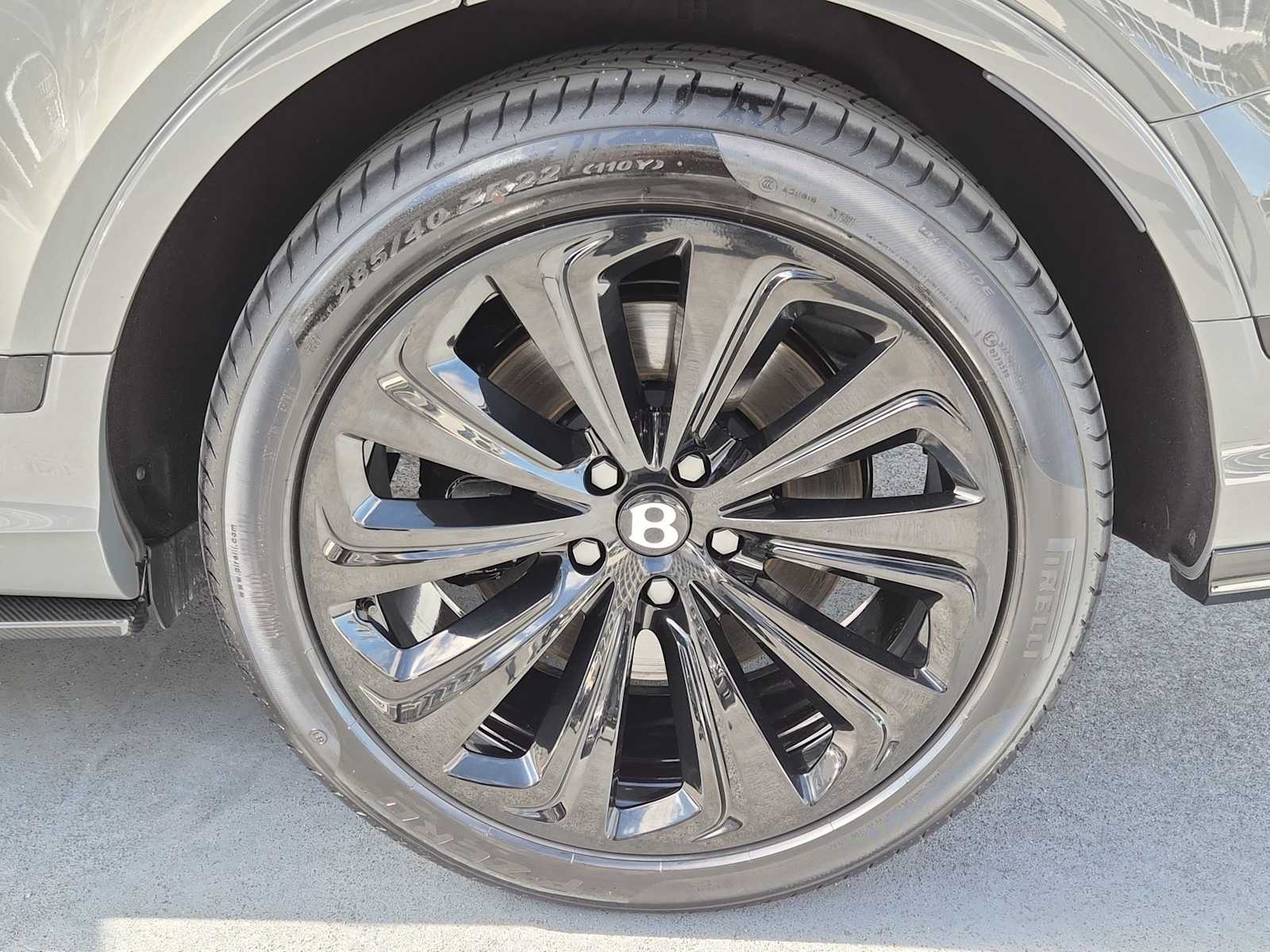 Thumbnail: 2025 Bentley Bentayga - 11